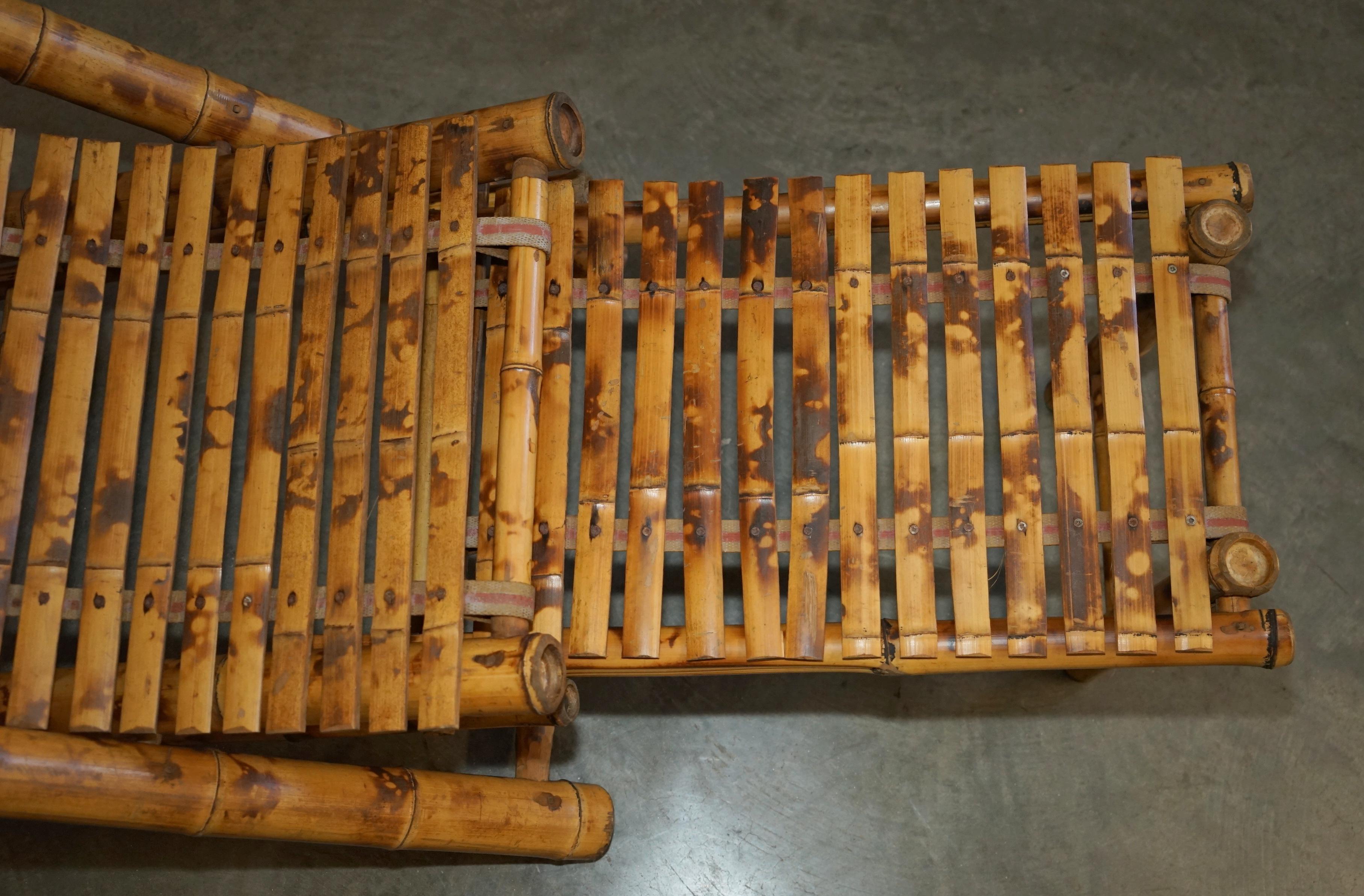 par de sillones reclinables y reposapiés reclinables de bambú del siglo xxvii de 1950 en venta 11