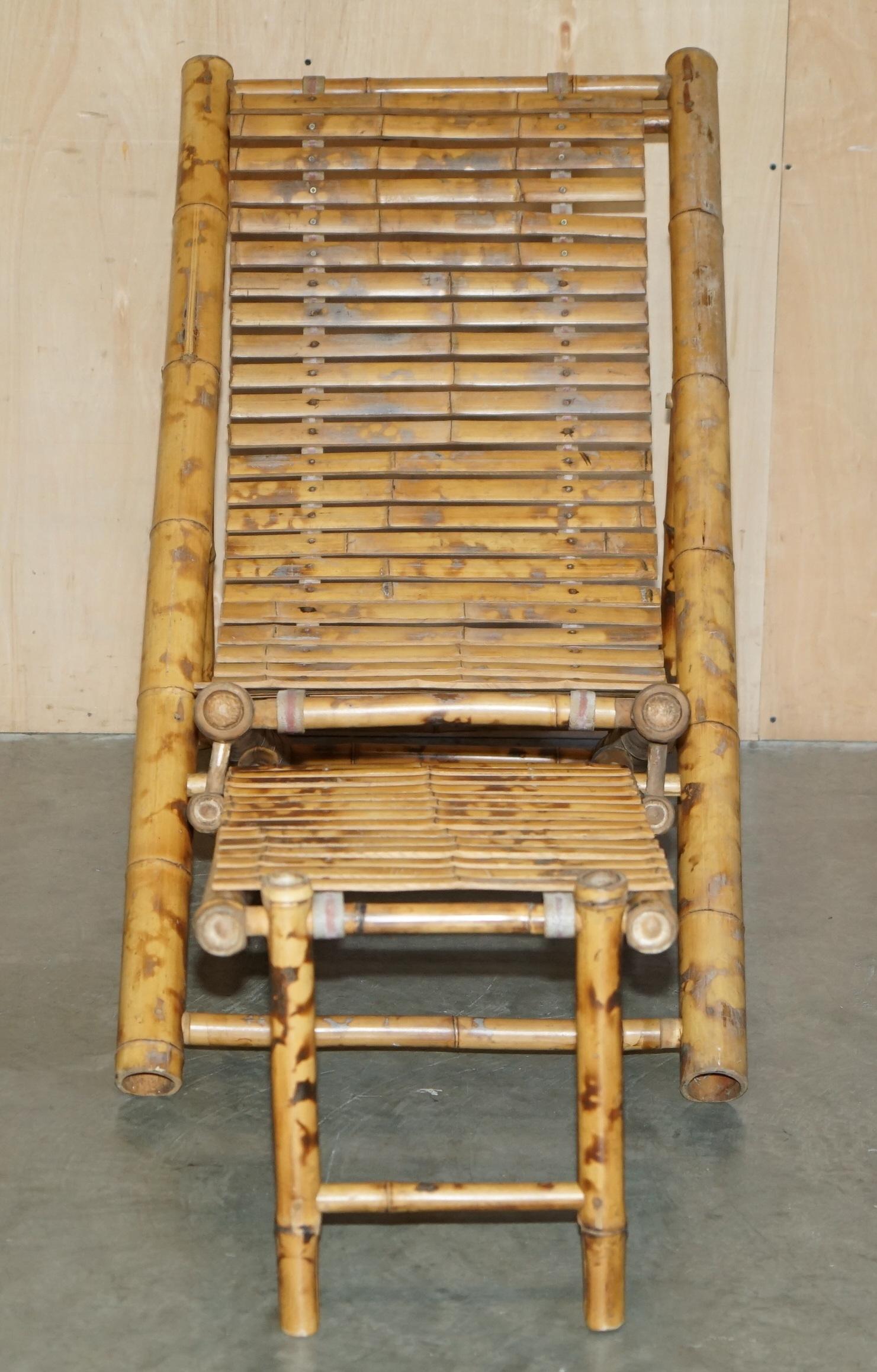 par de sillones reclinables y reposapiés reclinables de bambú del siglo xxvii de 1950 Moderno de mediados de siglo en venta