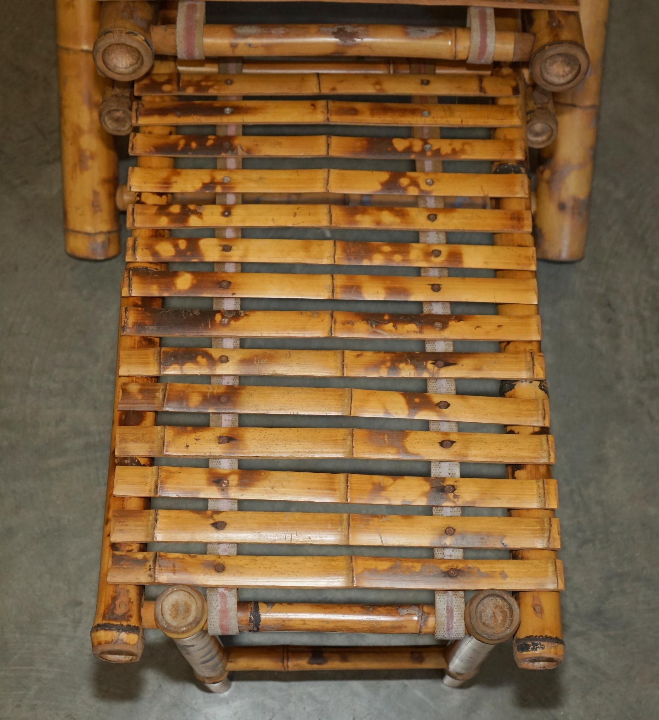 par de sillones reclinables y reposapiés reclinables de bambú del siglo xxvii de 1950 Hecho a mano en venta