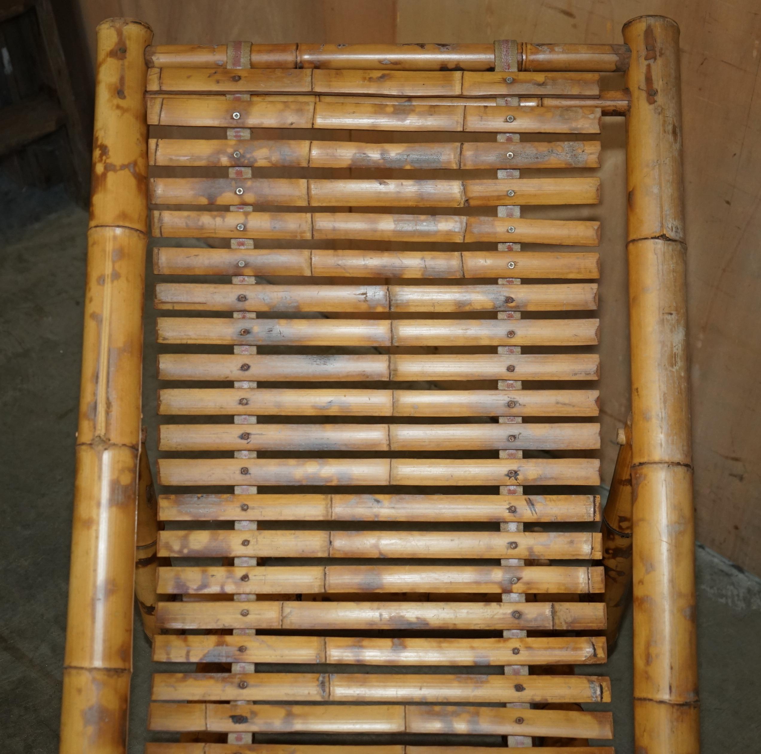 par de sillones reclinables y reposapiés reclinables de bambú del siglo xxvii de 1950 Bambú en venta