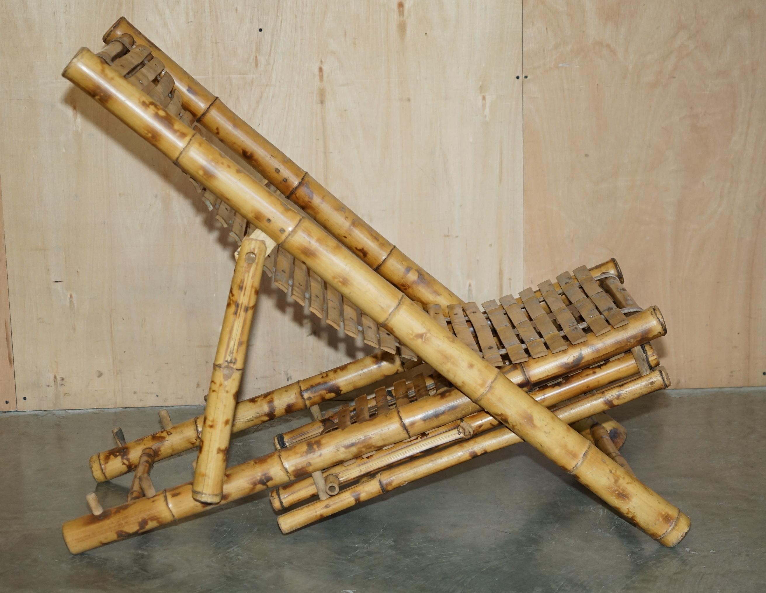 par de sillones reclinables y reposapiés reclinables de bambú del siglo xxvii de 1950 en venta 2