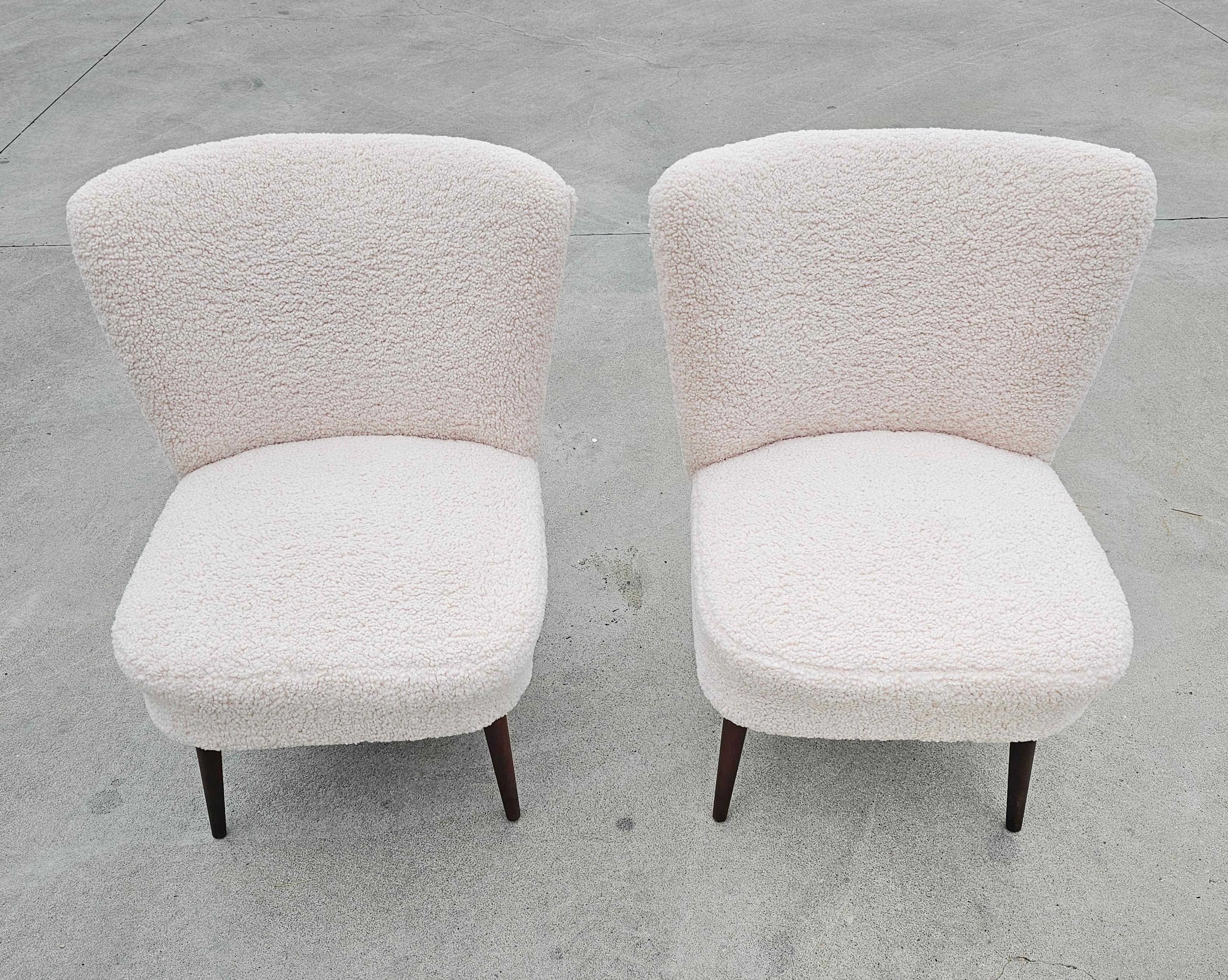 In this listing you will find two Mid-Century Modern Shell Back Cocktail or Lounge Chairs. These two beauties have jut been reupholstered with a luxurious Teddy fabric in off-white that imitates lamb's skin. Soft at touch and very comfortable, the