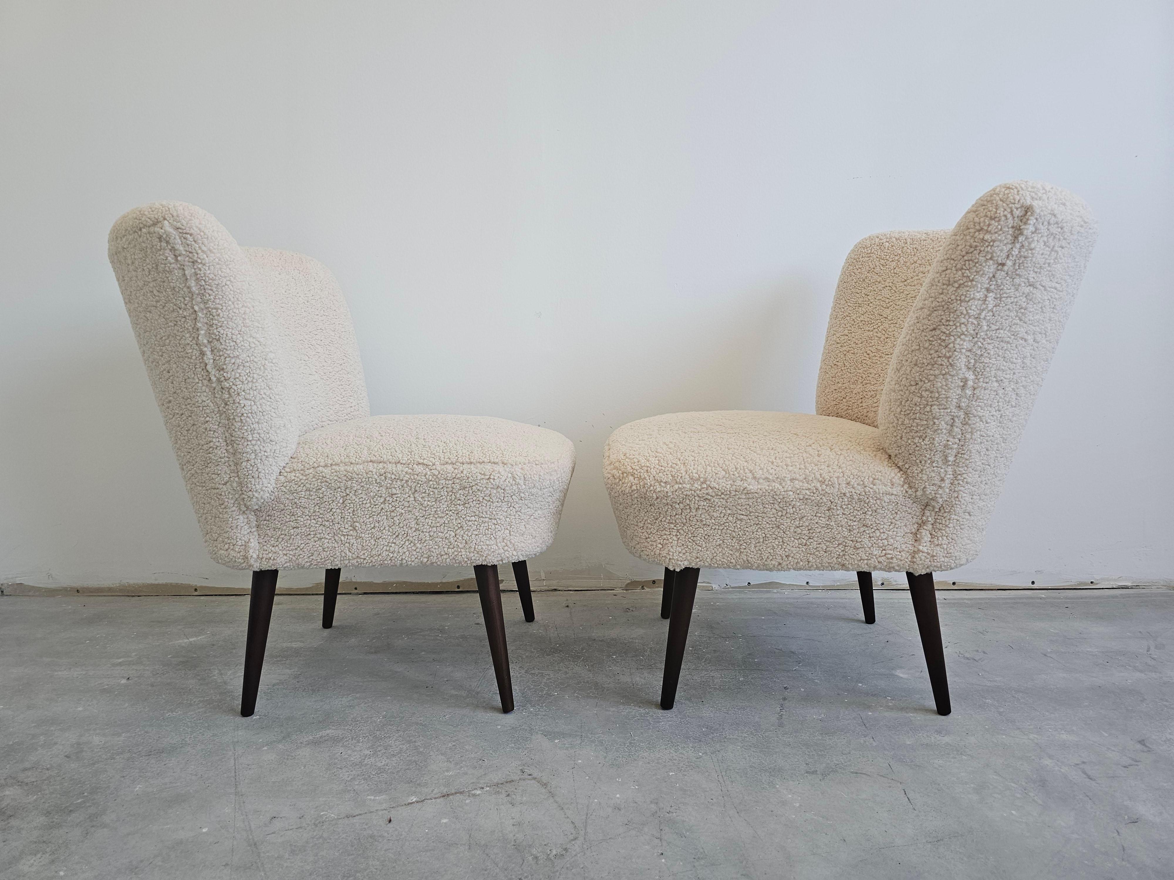 Paire de chaises cocktail The MODERNS Modernity, entièrement remises à neuf, Yougoslavie, années 1950 Excellent état - En vente à Beograd, RS