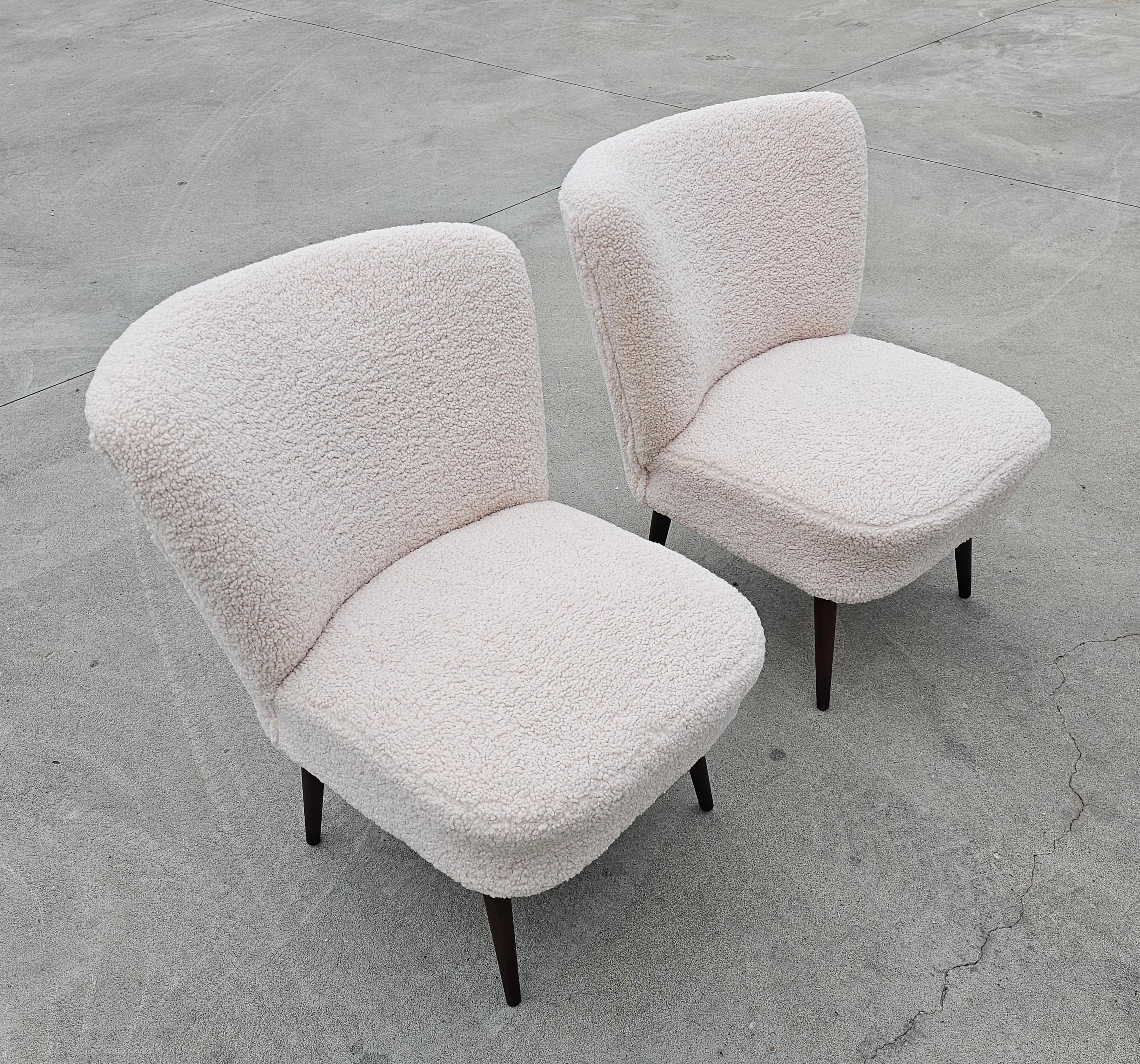 Pair of Mid-Century Modern Cocktail Chairs, Fully Refurbished, Yugoslavia, 1950s In Excellent Condition For Sale In Beograd, RS