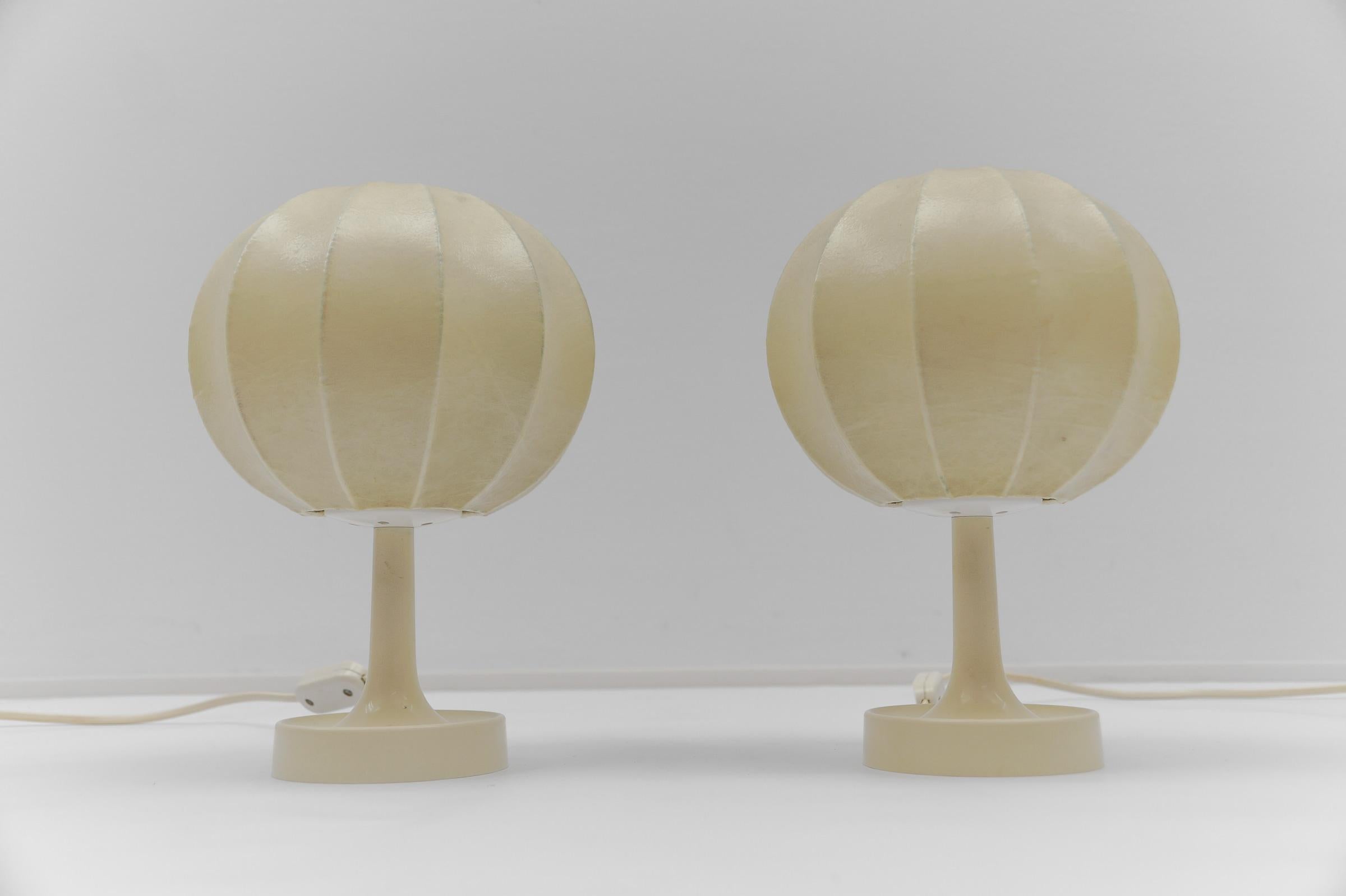 Pair of Mid-Century Modern Cocoon Tulip Table Lamps from COCOON, 1950s In Good Condition For Sale In Nürnberg, Bayern