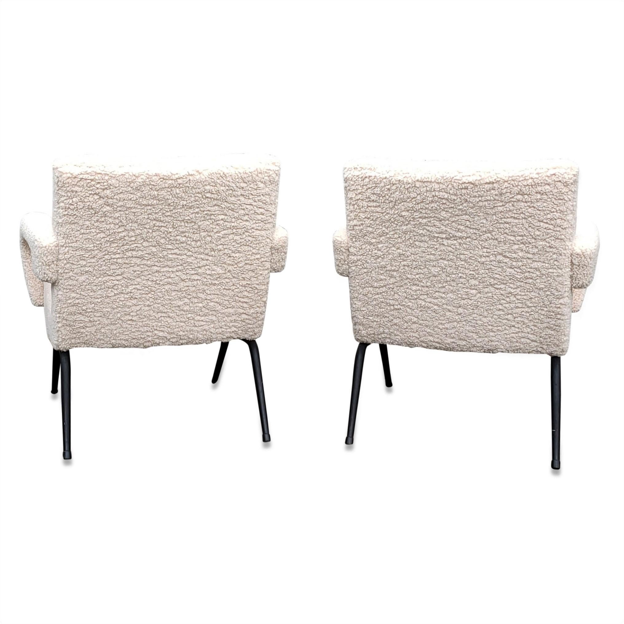 Mid-20th Century Pair of Mid-Century Modern Compact Armchairs in White Bouclette, France, 1950s