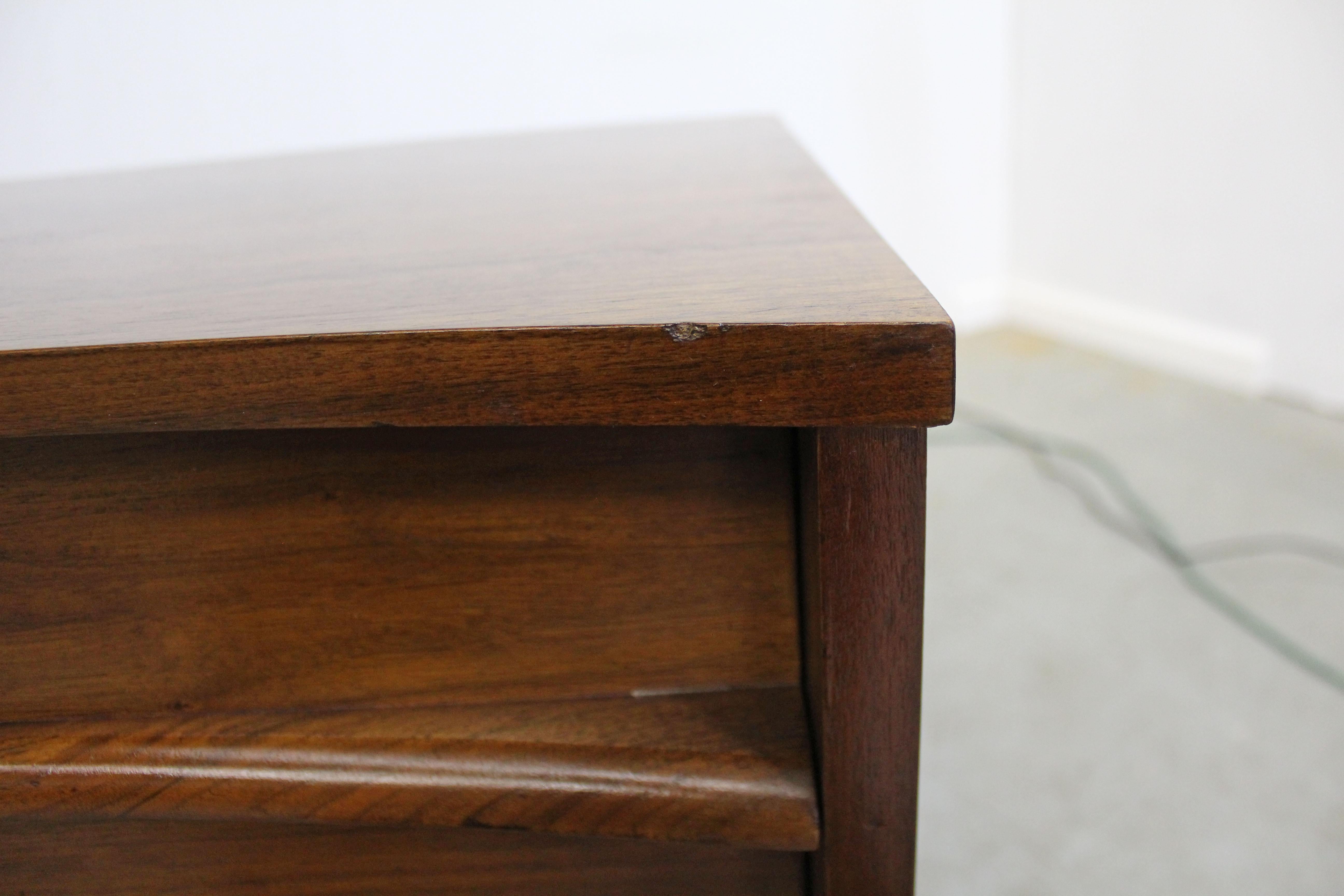 Pair of Mid-Century Modern Concave Front Walnut Nightstands 1