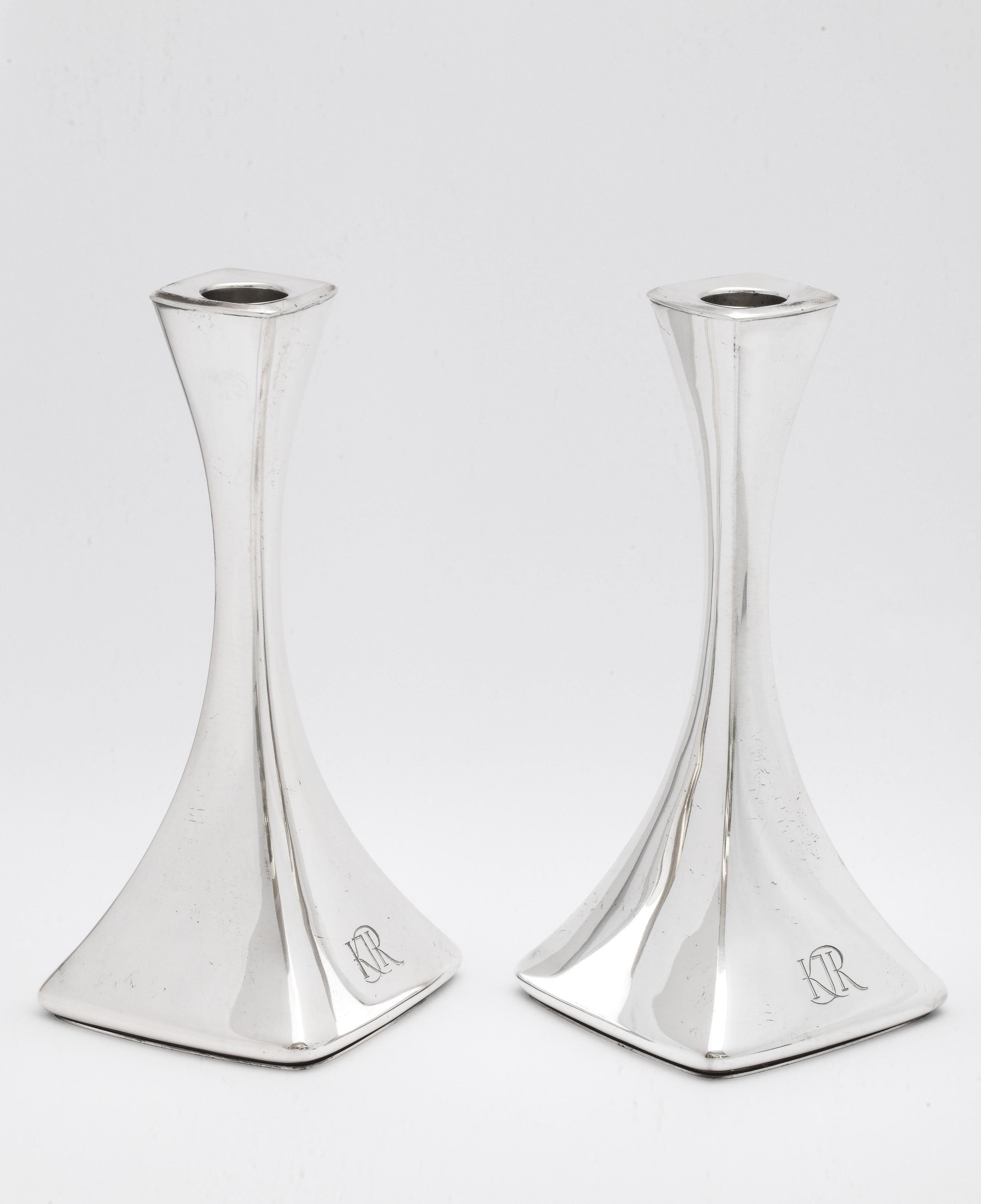 Pair of Mid-Century Modern Continental Silver Finland Candlesticks by Turku In Good Condition For Sale In New York, NY