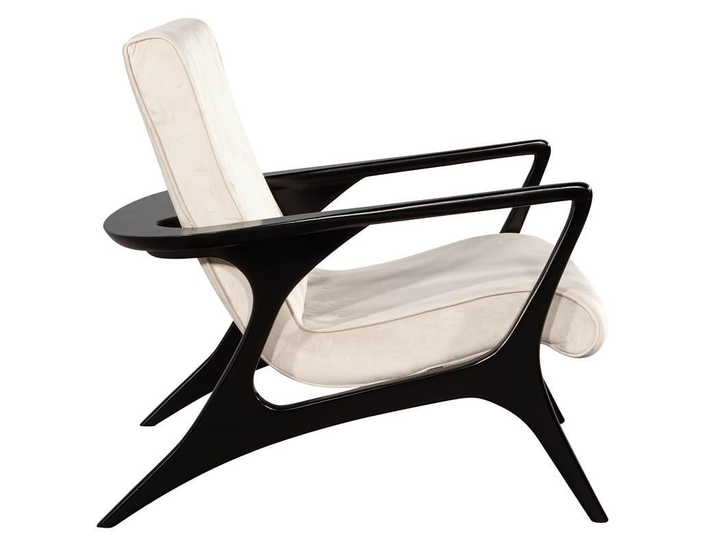 Pair of Mid-Century Modern Lounge Chairs For Sale 9
