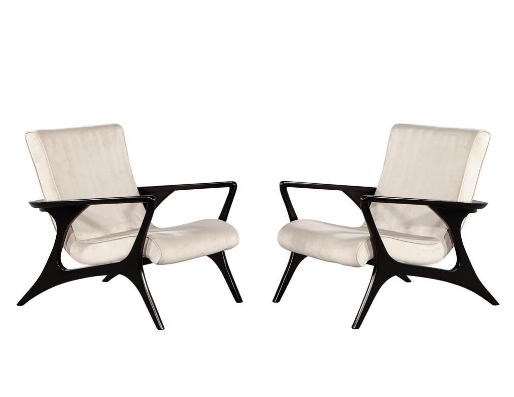 American Pair of Mid-Century Modern Lounge Chairs For Sale