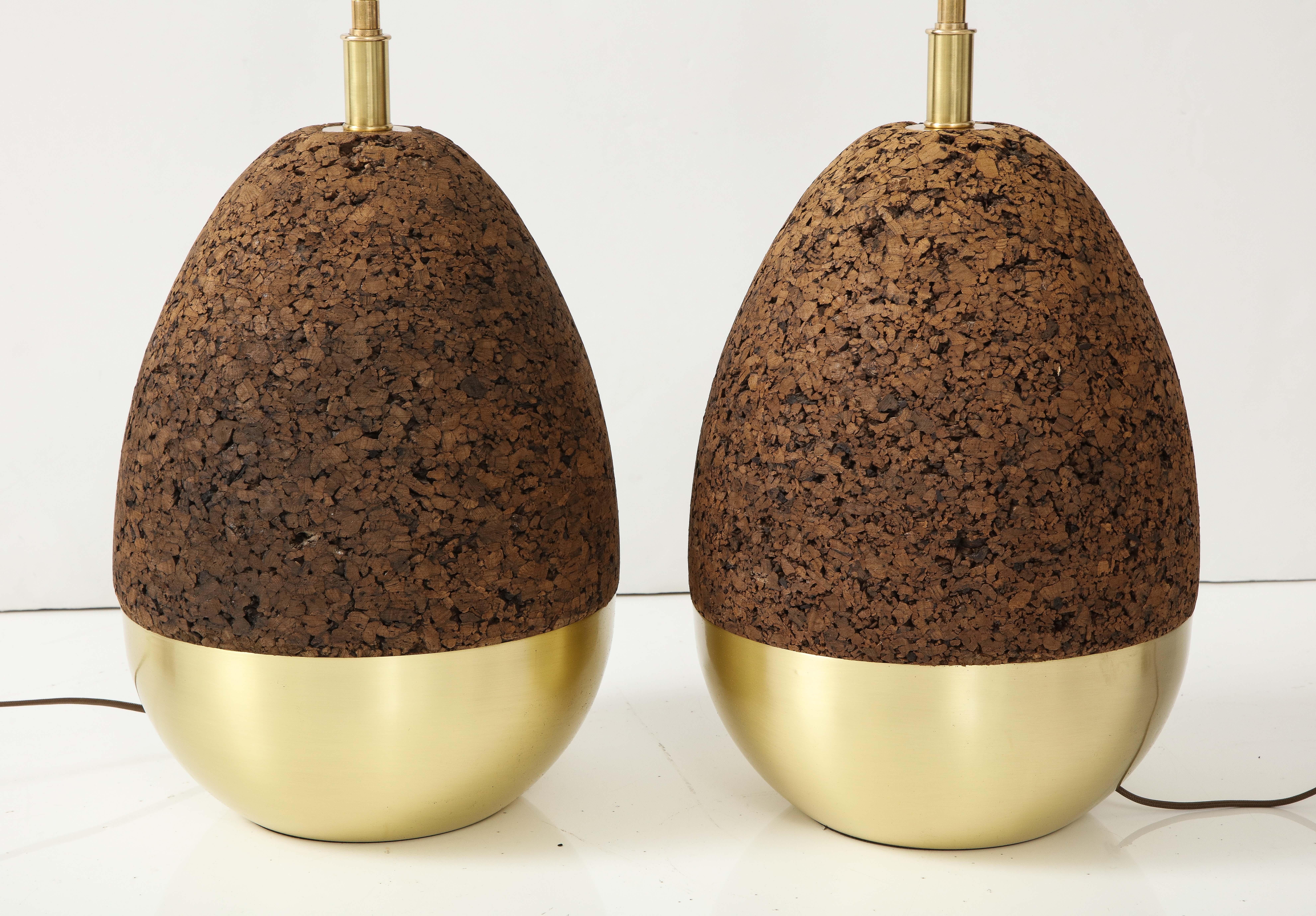 Pair of Mid-Century Modern Cork and Brass Table Lamps For Sale 3