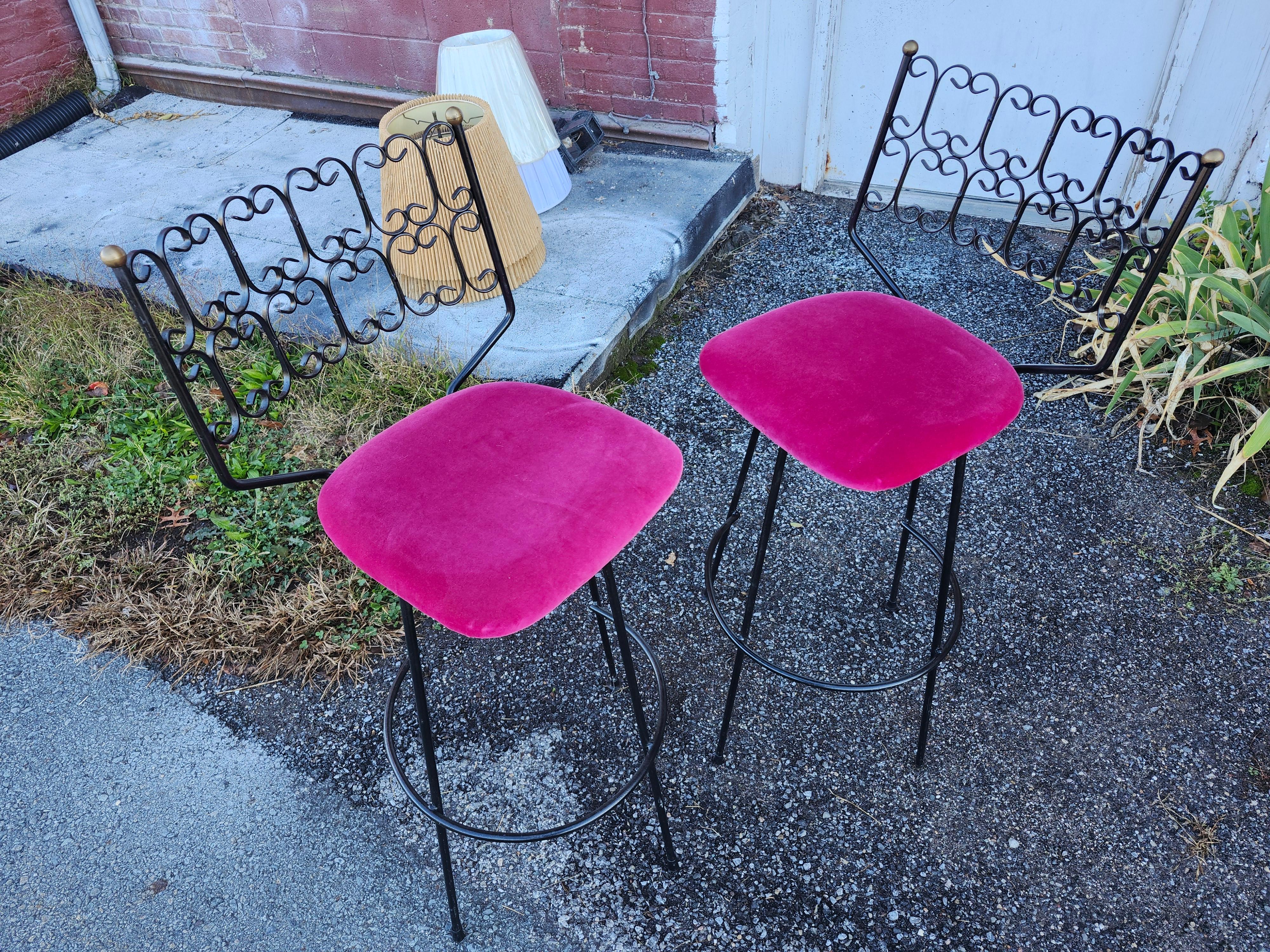 Paar moderne Theken- oder Barhocker aus der Mitte des Jahrhunderts von Arthur Umanoff C1965 (Mitte des 20. Jahrhunderts) im Angebot