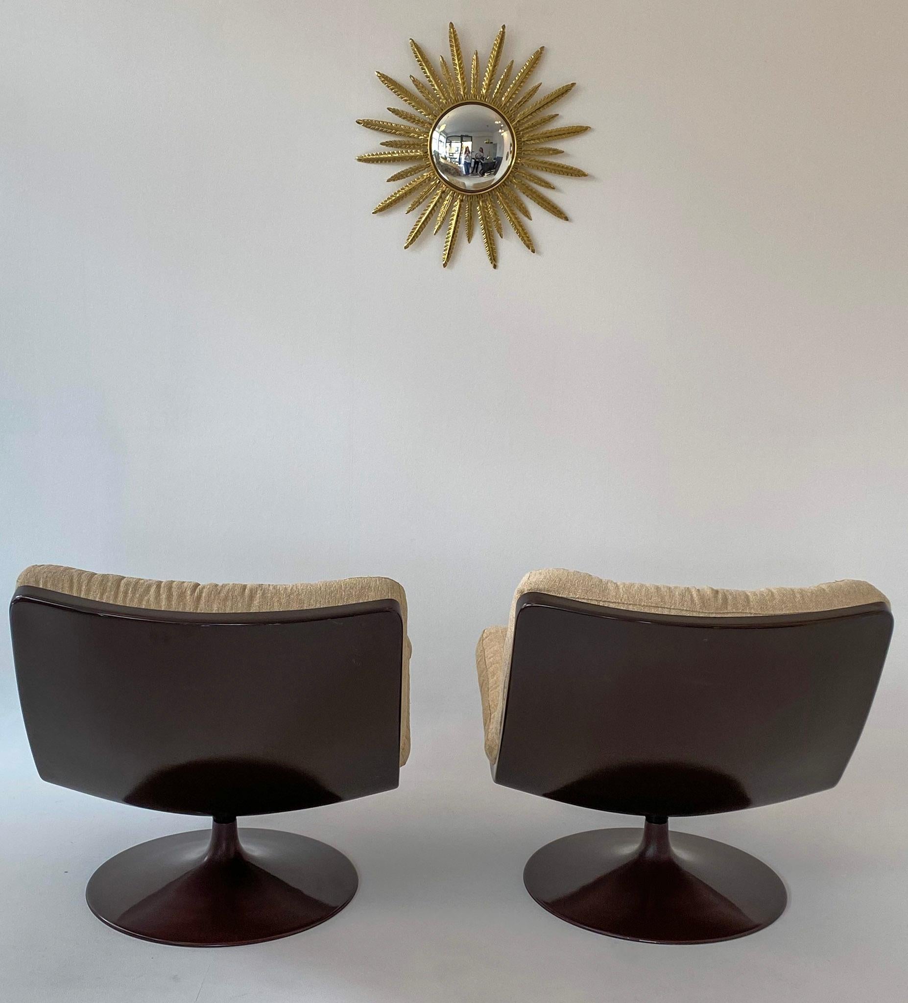 Pair of Mid-Century Modern Creamy-White, Brown Lounge Chairs, Artifort, 1970s 3