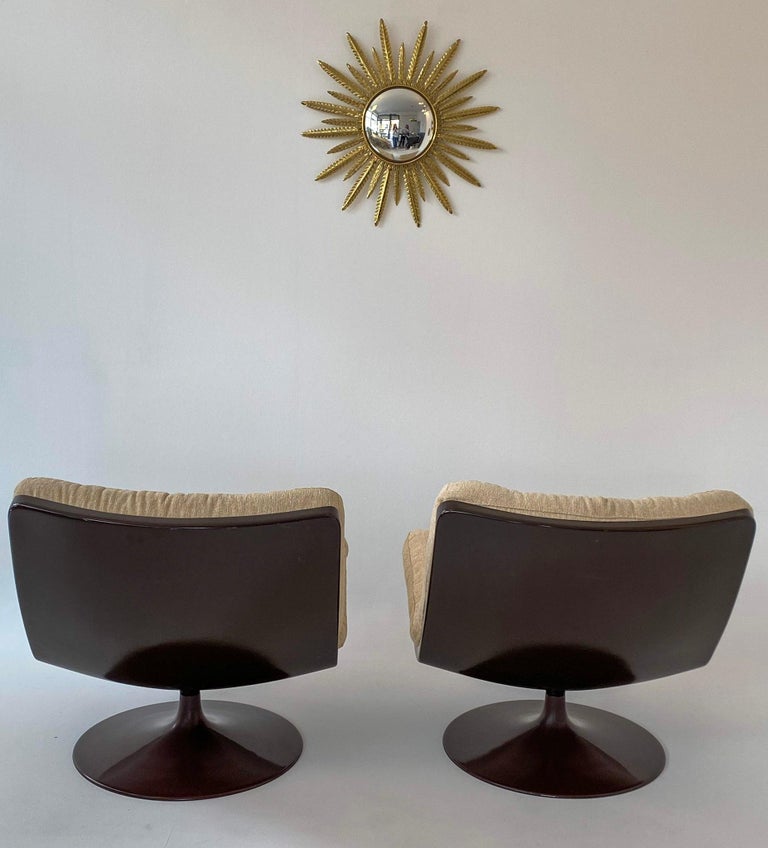 Pair of MidCentury Modern CreamyWhite, Brown Lounge Chairs, Artifort