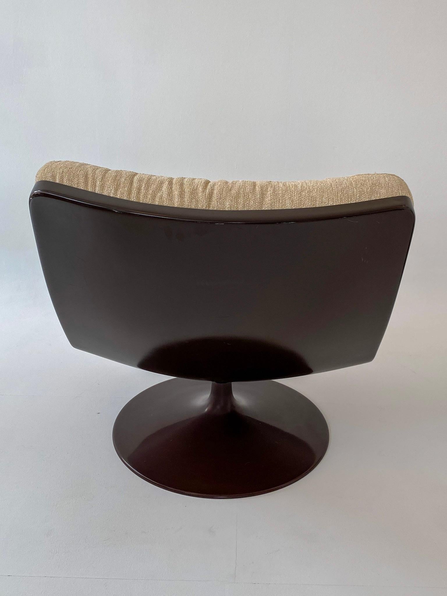 Pair of Mid-Century Modern Creamy-White, Brown Lounge Chairs, Artifort, 1970s 4