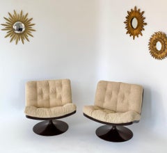 Pair of Mid-Century Modern Creamy-White, Brown Lounge Chairs, Artifort, 1970s