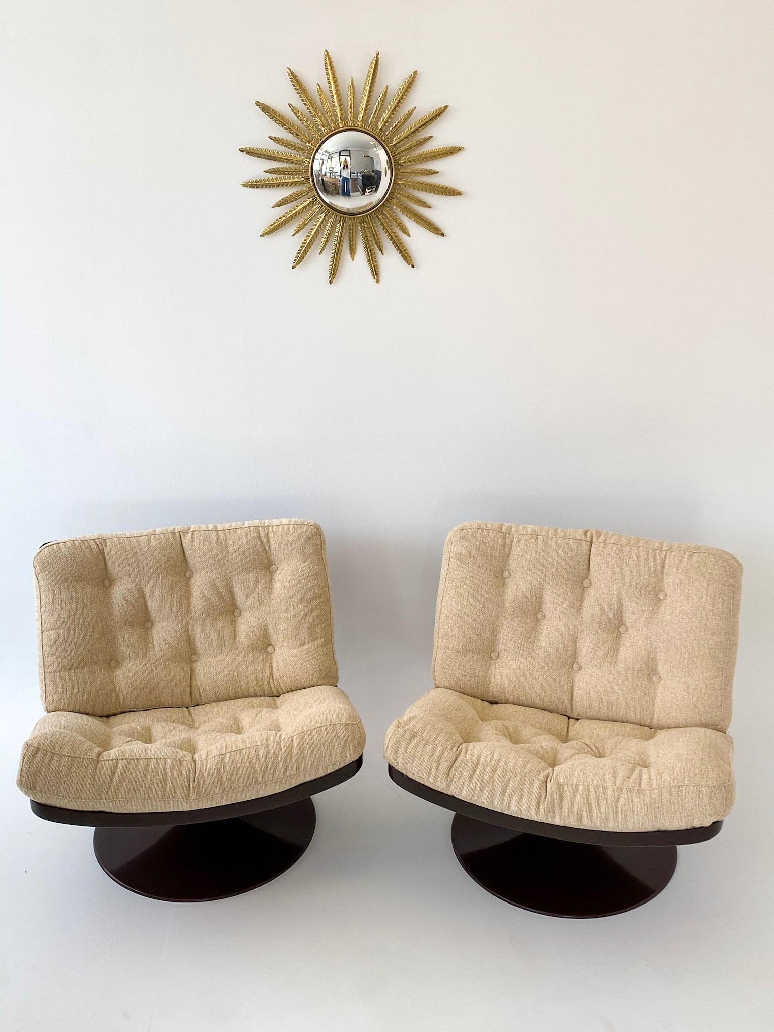 Dutch Pair of Mid-Century Modern Creamy-White, Brown Lounge Chairs, Artifort, 1970s