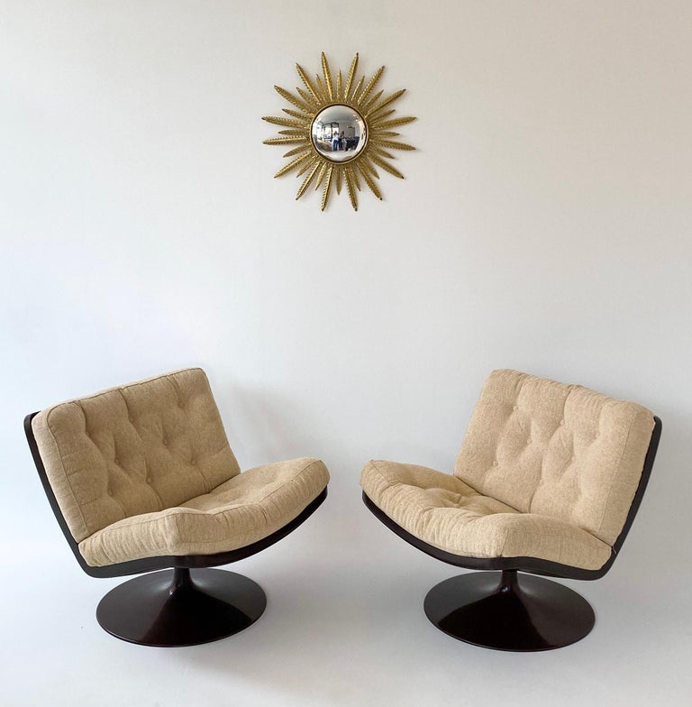 Pair of MidCentury Modern CreamyWhite, Brown Lounge Chairs, Artifort