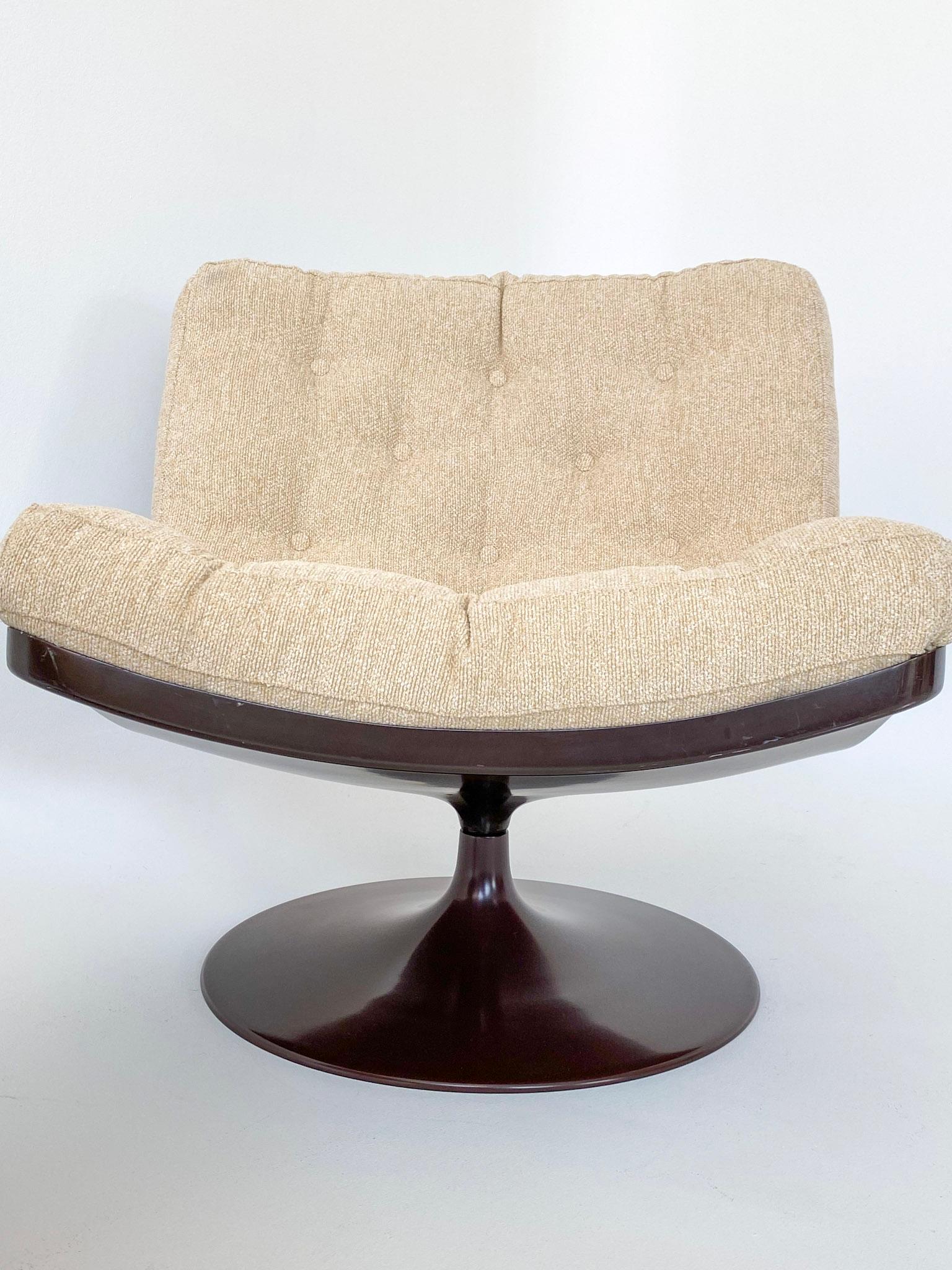 Pair of Mid-Century Modern Creamy-White, Brown Lounge Chairs, Artifort, 1970s 2