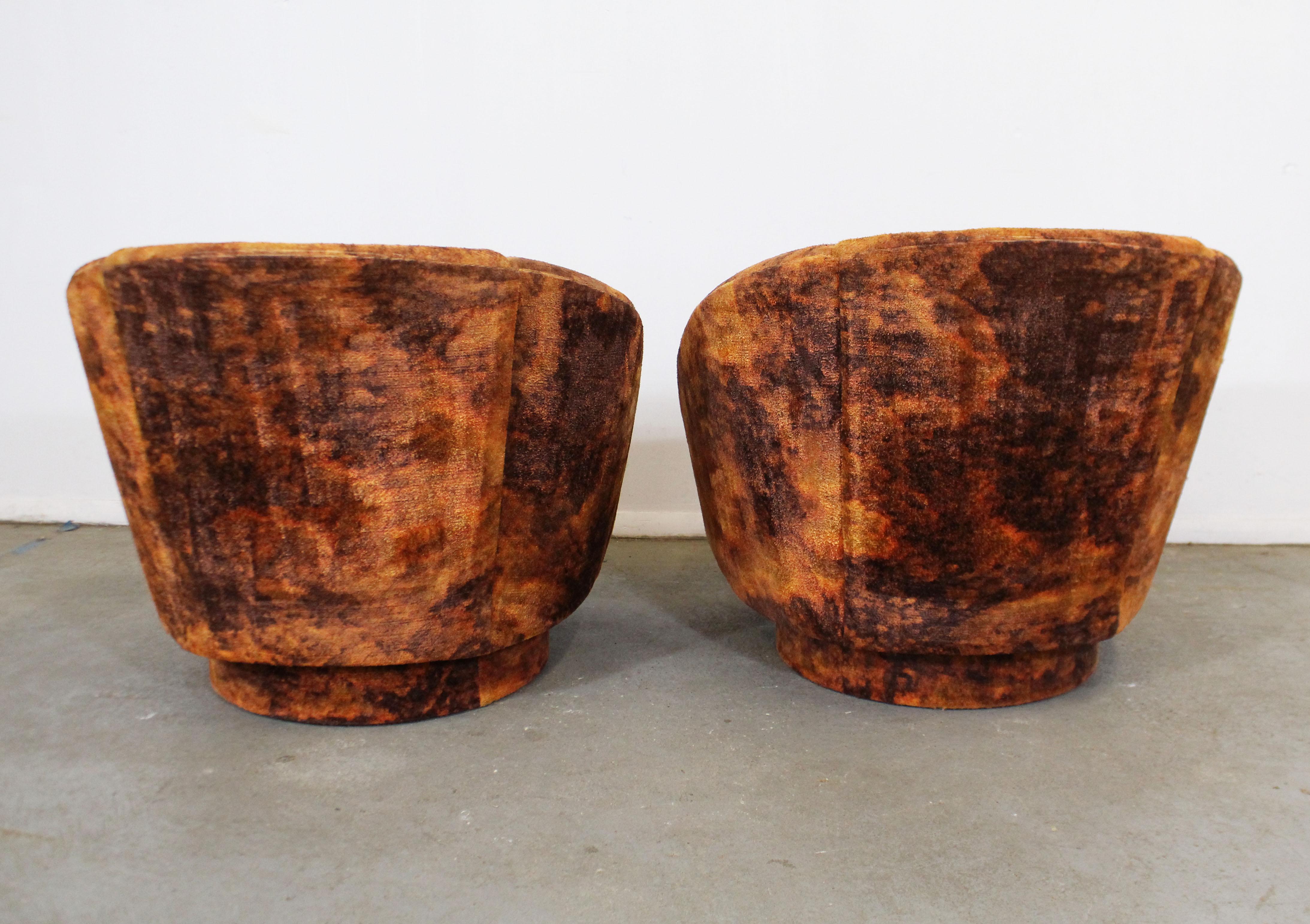 20th Century Pair of Mid-Century Modern Crushed Velvet Milo Baughman Style Swivel Club Chairs