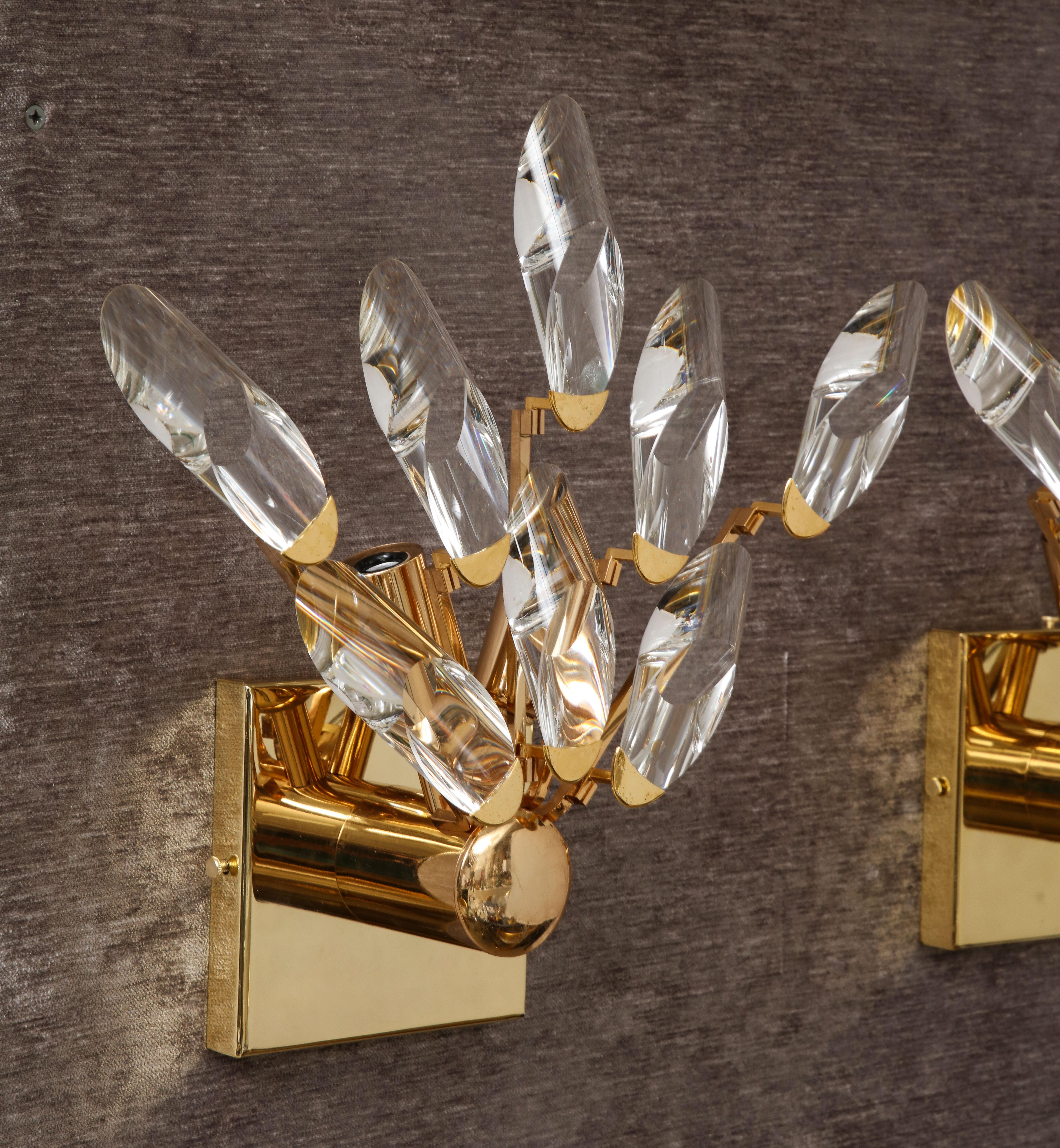 Pair of Mid-Century Modern Crystal Sconces by Oscar Torlasco for Stilkronen. For Sale 4
