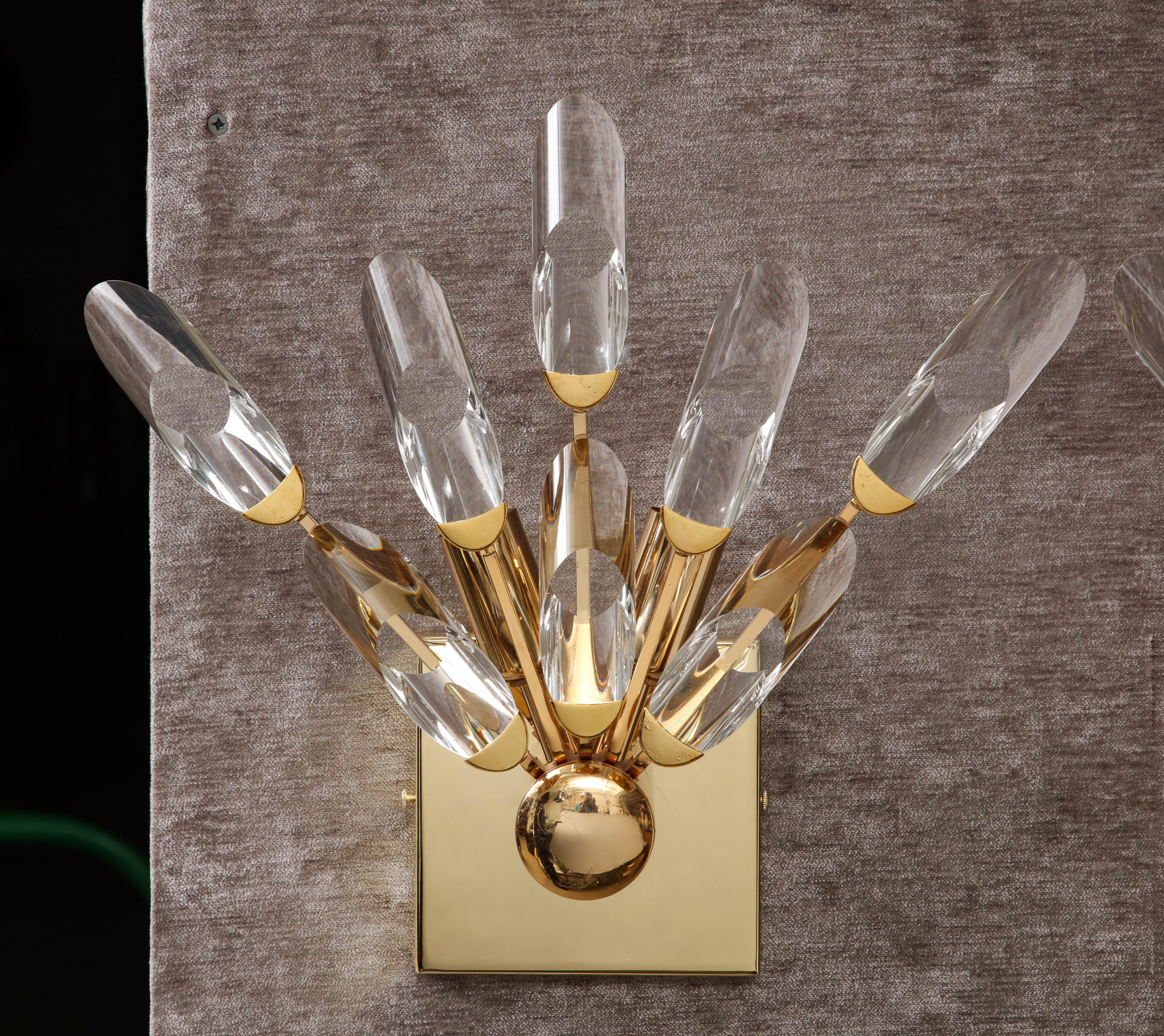 Italian Pair of Mid-Century Modern Crystal Sconces by Oscar Torlasco for Stilkronen. For Sale