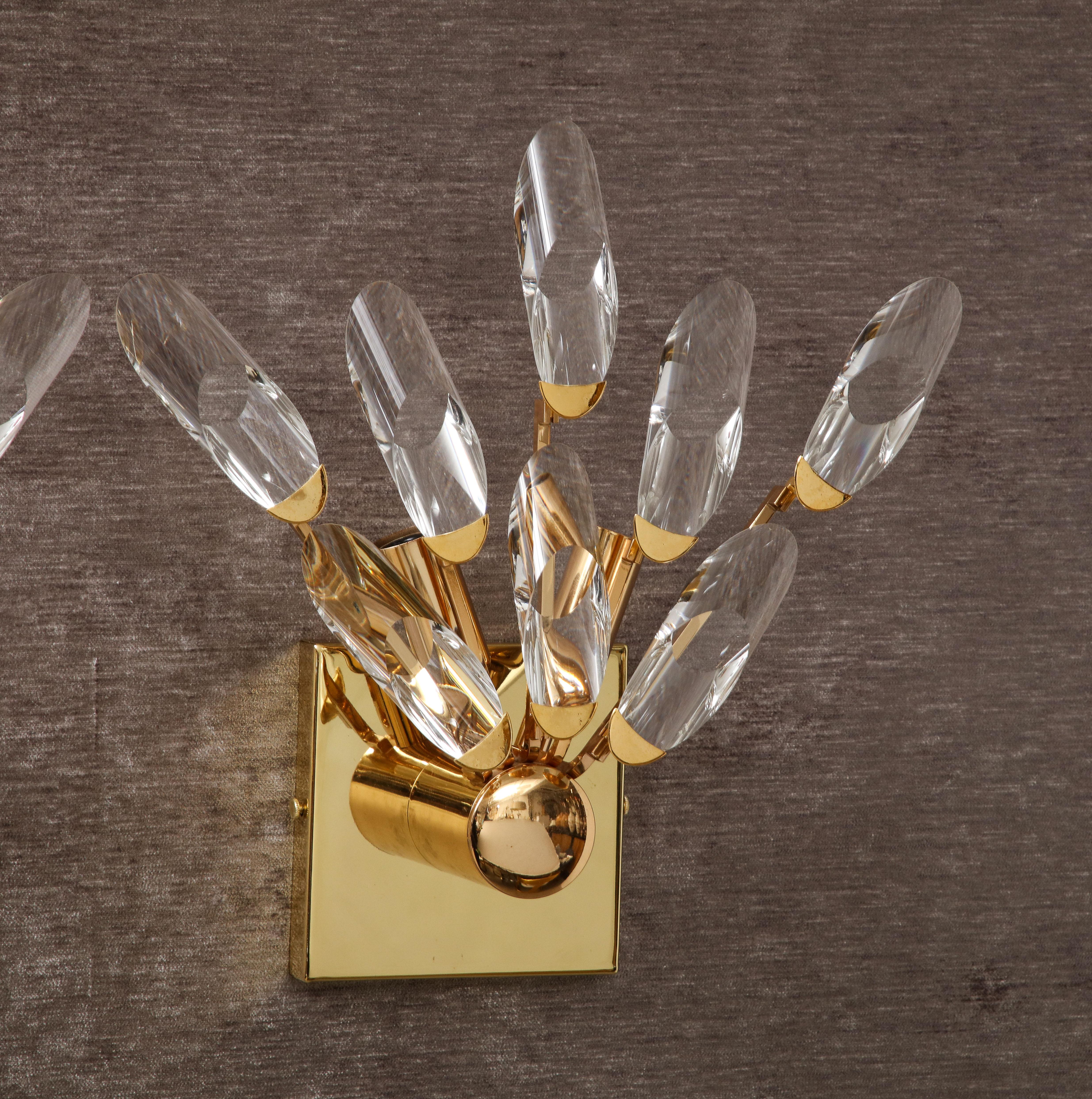 italien Paire d'appliques en cristal de style mi-siècle moderne par Oscar Torlasco pour Stilkronen en vente