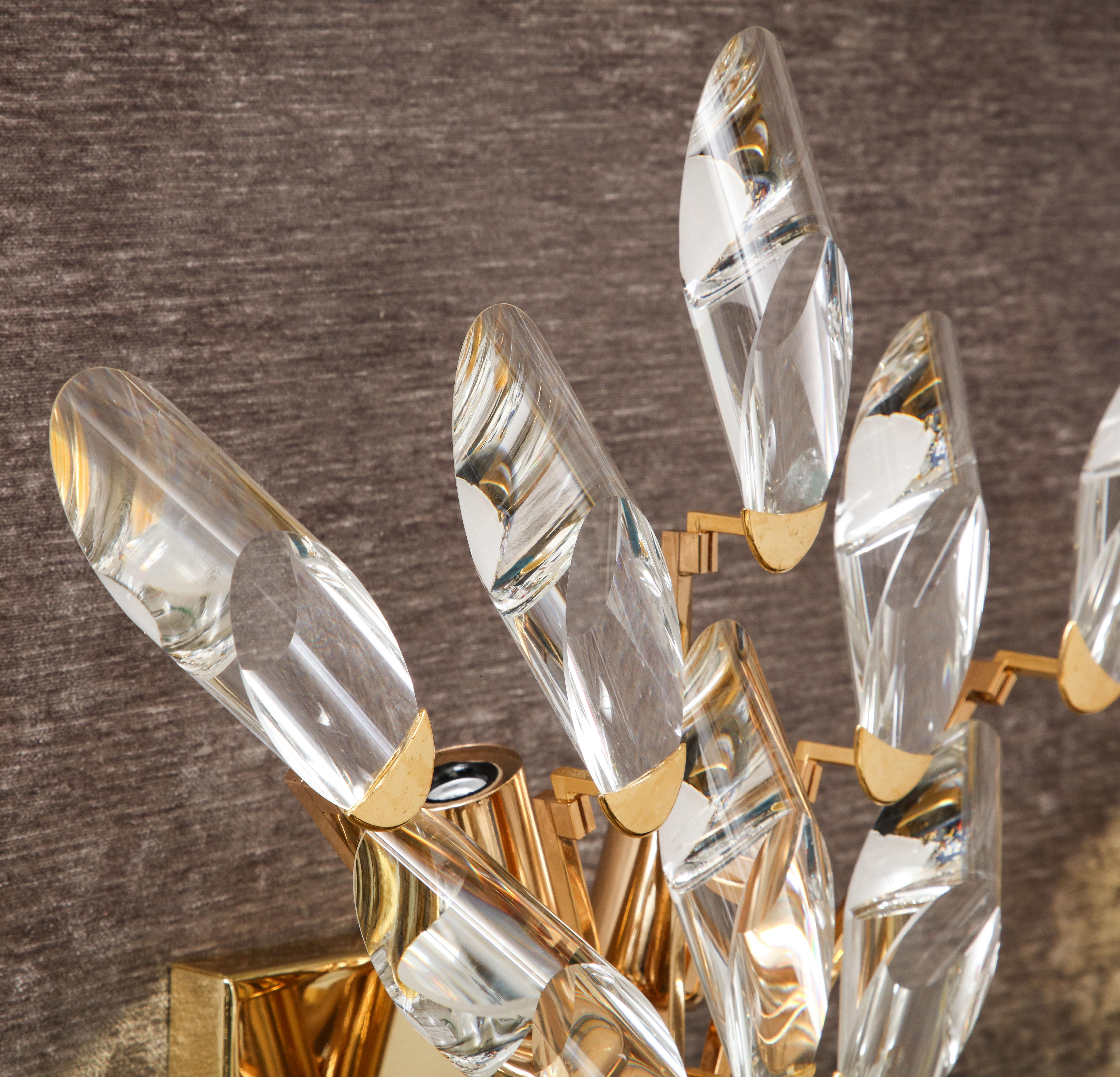 Pair of Mid-Century Modern Crystal Sconces by Oscar Torlasco for Stilkronen. For Sale 2