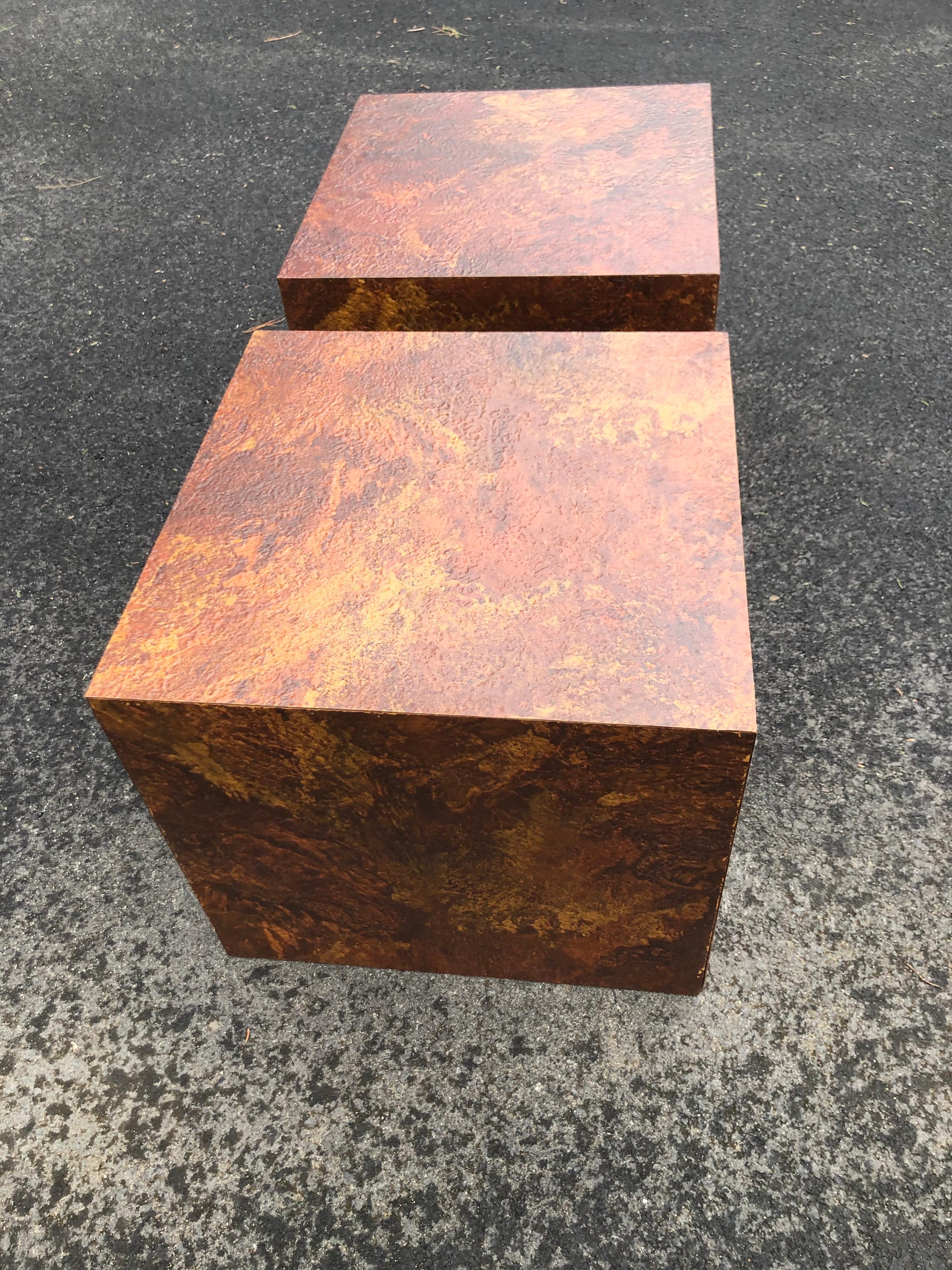 Pair of Mid-Century Modern Cube Tables in the Style of Paul Evans For Sale 4
