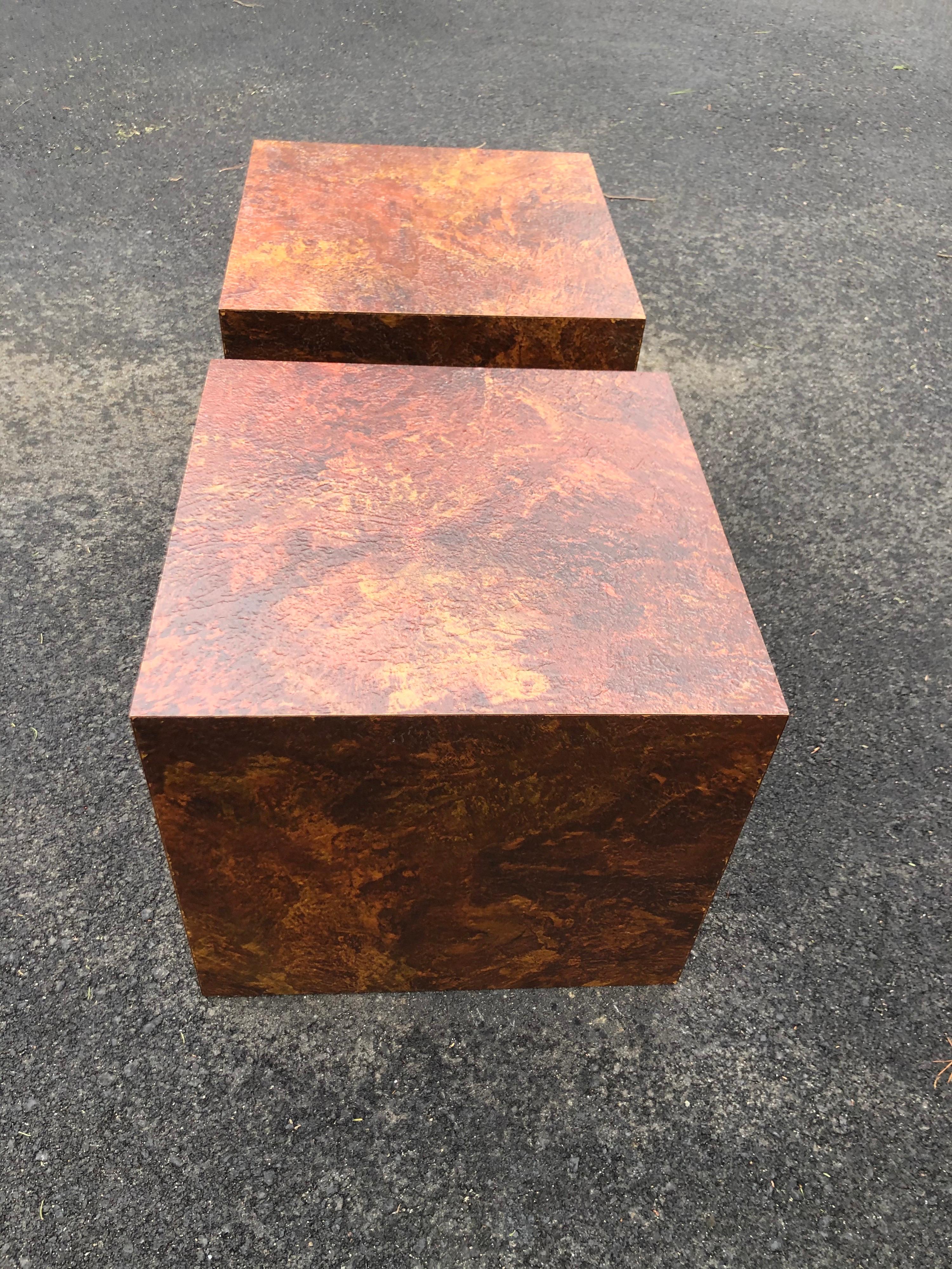 Pair of Mid-Century Modern Cube Tables in the Style of Paul Evans For Sale 3