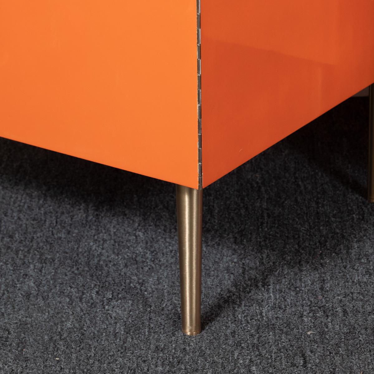 Paire d'armoires cubiques orange mi-siècle moderne en vente 4