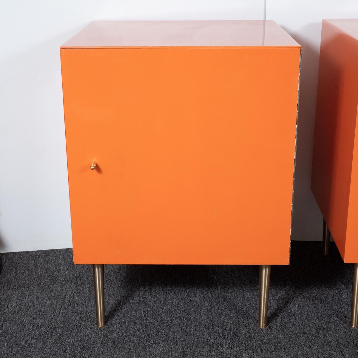 Paire d'armoires cubiques orange mi-siècle moderne en vente 1