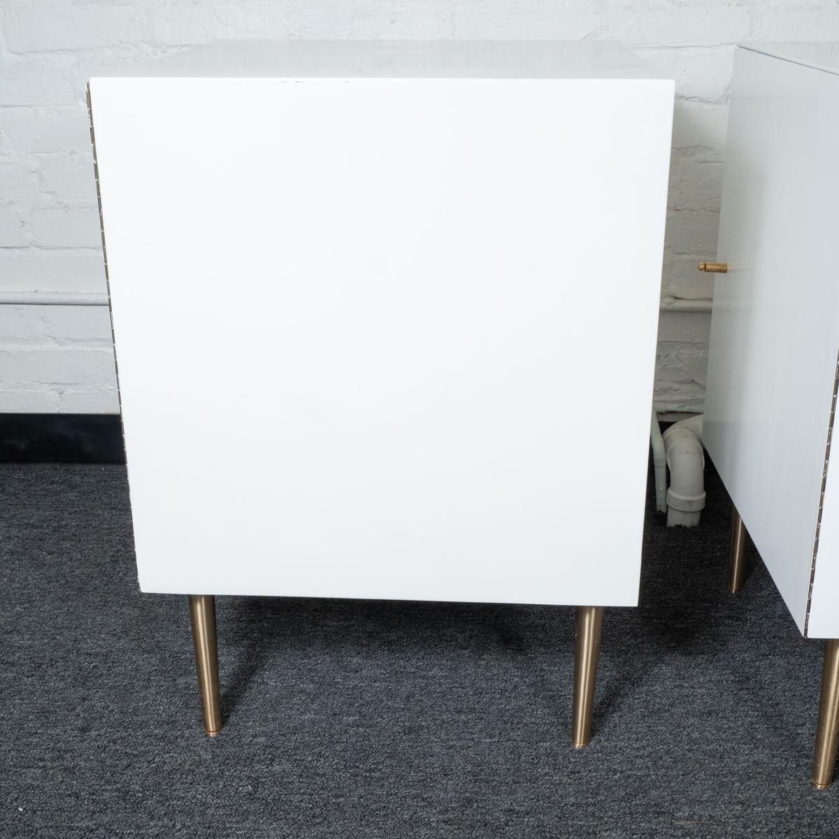 Pair of Mid-Century Modern Cubic White Cabinets For Sale 7