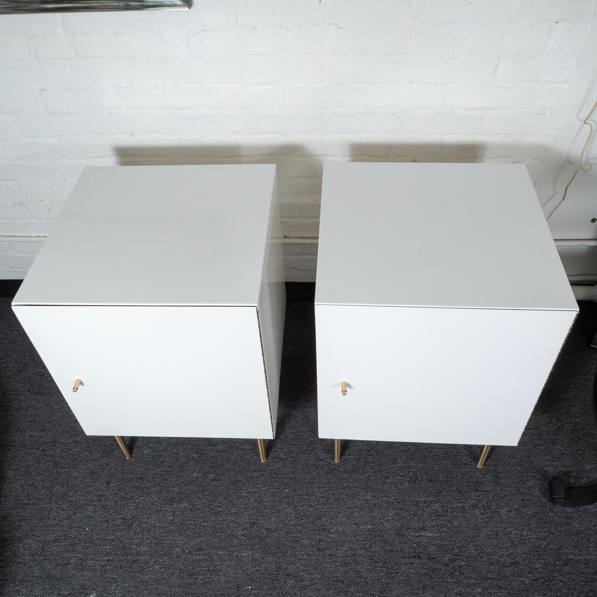 Glass Pair of Mid-Century Modern Cubic White Cabinets For Sale