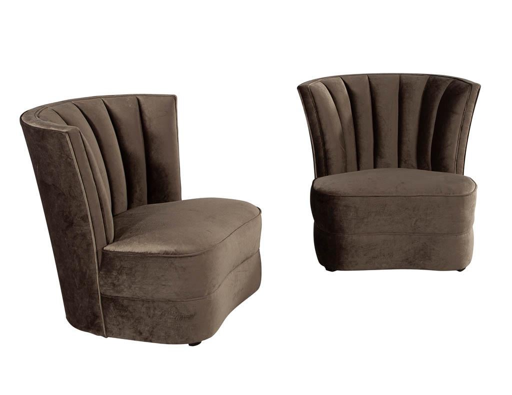 Mid-Century Modern Paire de fauteuils de salon à dossier courbe de style moderne du milieu du siècle dernier en vente