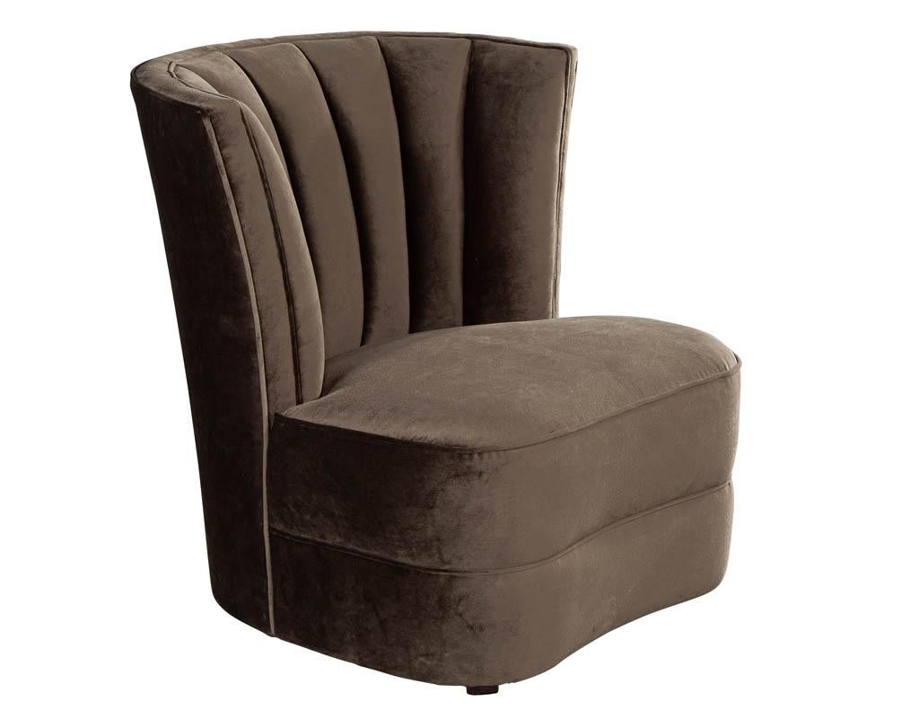 Paire de fauteuils de salon à dossier courbe de style moderne du milieu du siècle dernier en vente 2
