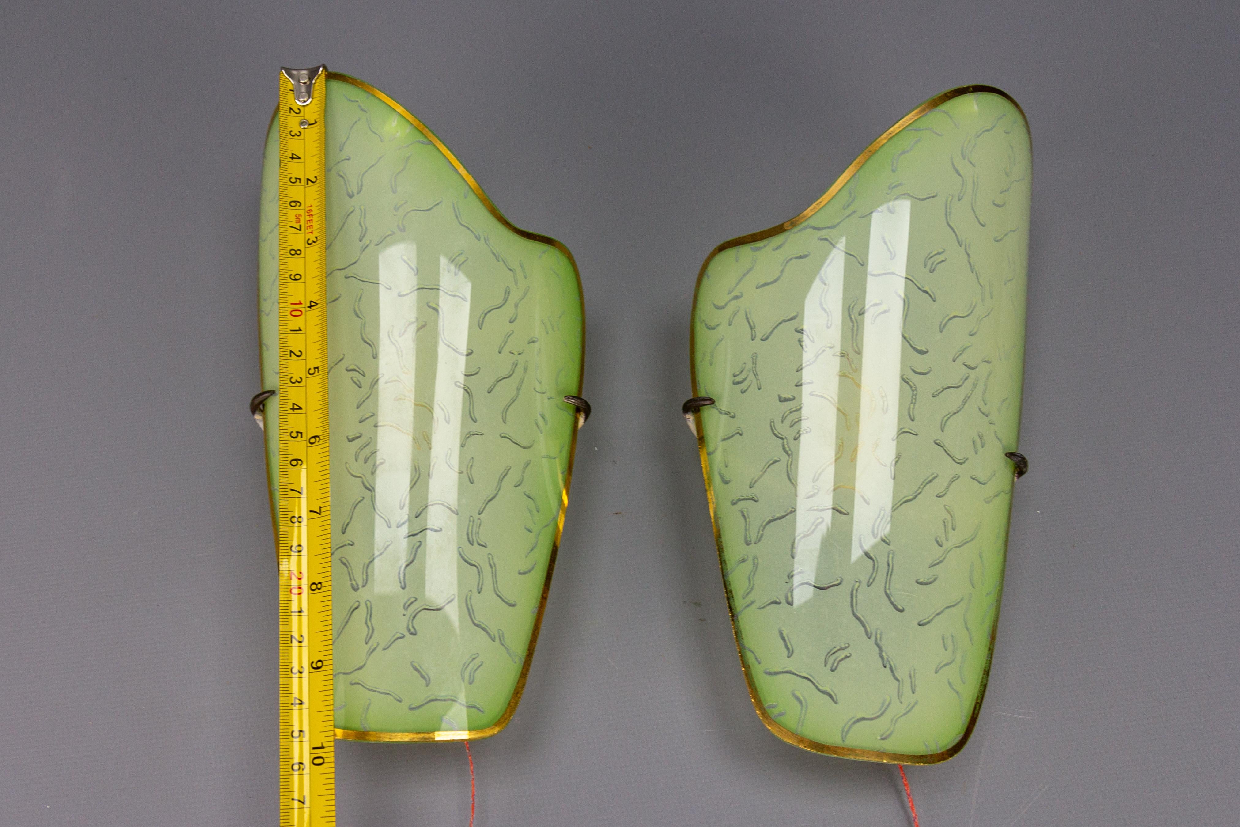 Pair of Mid-Century Modern Curved Green Glass Sconces, Germany, 1950s For Sale 10