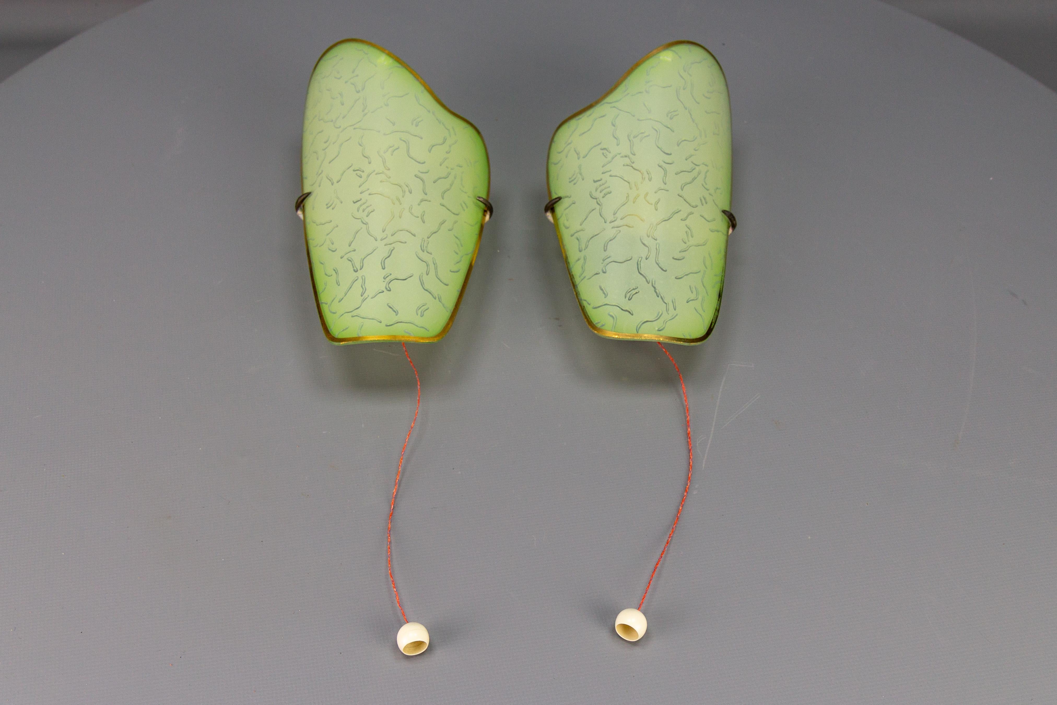 Pair of Mid-Century Modern Curved Green Glass Sconces, Germany, 1950s For Sale 1