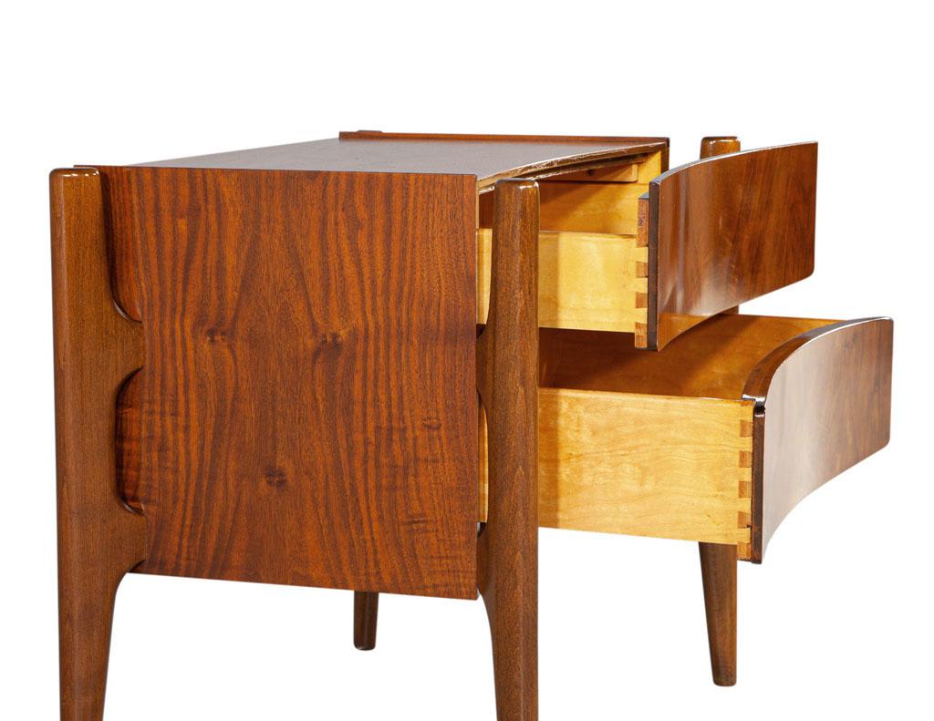 Pair of Mid-Century Modern Curved Nightstands by William Hinn, circa 1950s For Sale 6