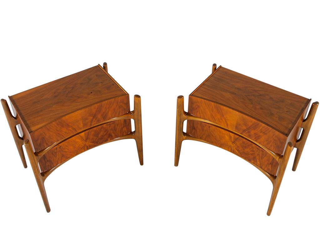 Pair of Mid-Century Modern Curved Nightstands by William Hinn, circa 1950s 1