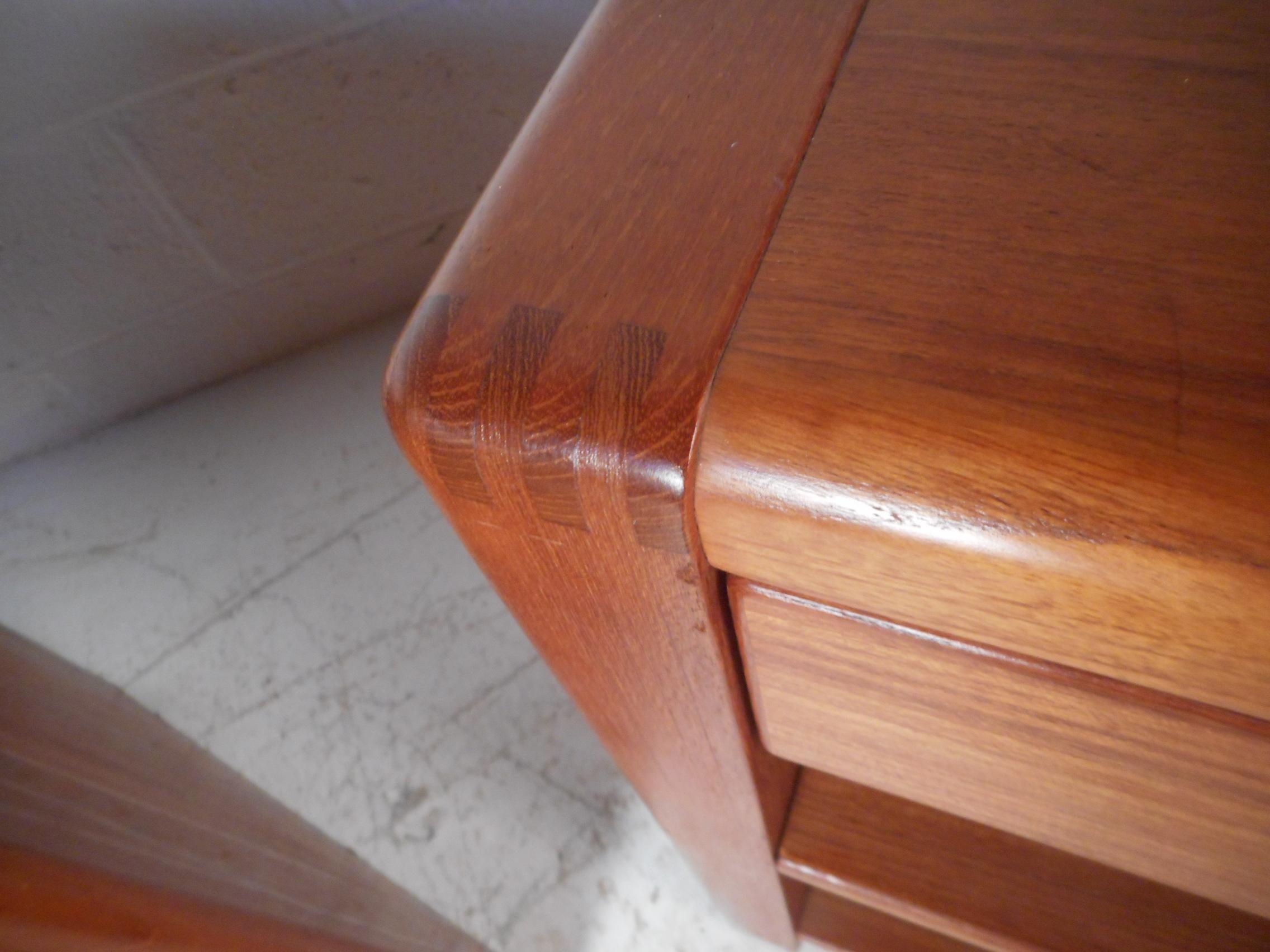 Mid-Century Modern Pair of Mid-Century D-Scan Captain Line Teak Nightstands For Sale