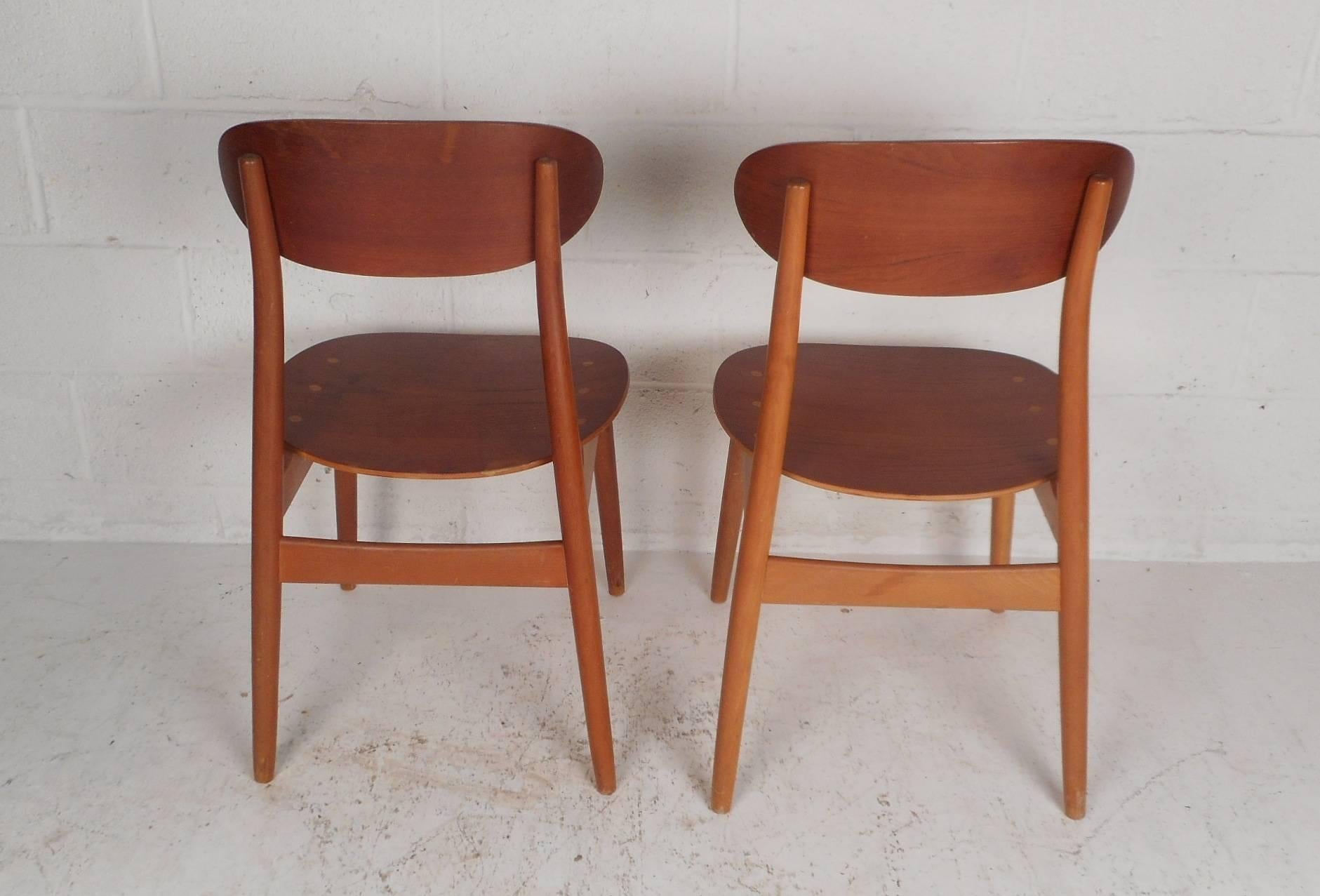 Pair of Mid-Century Modern Danish Chairs In Good Condition For Sale In Brooklyn, NY