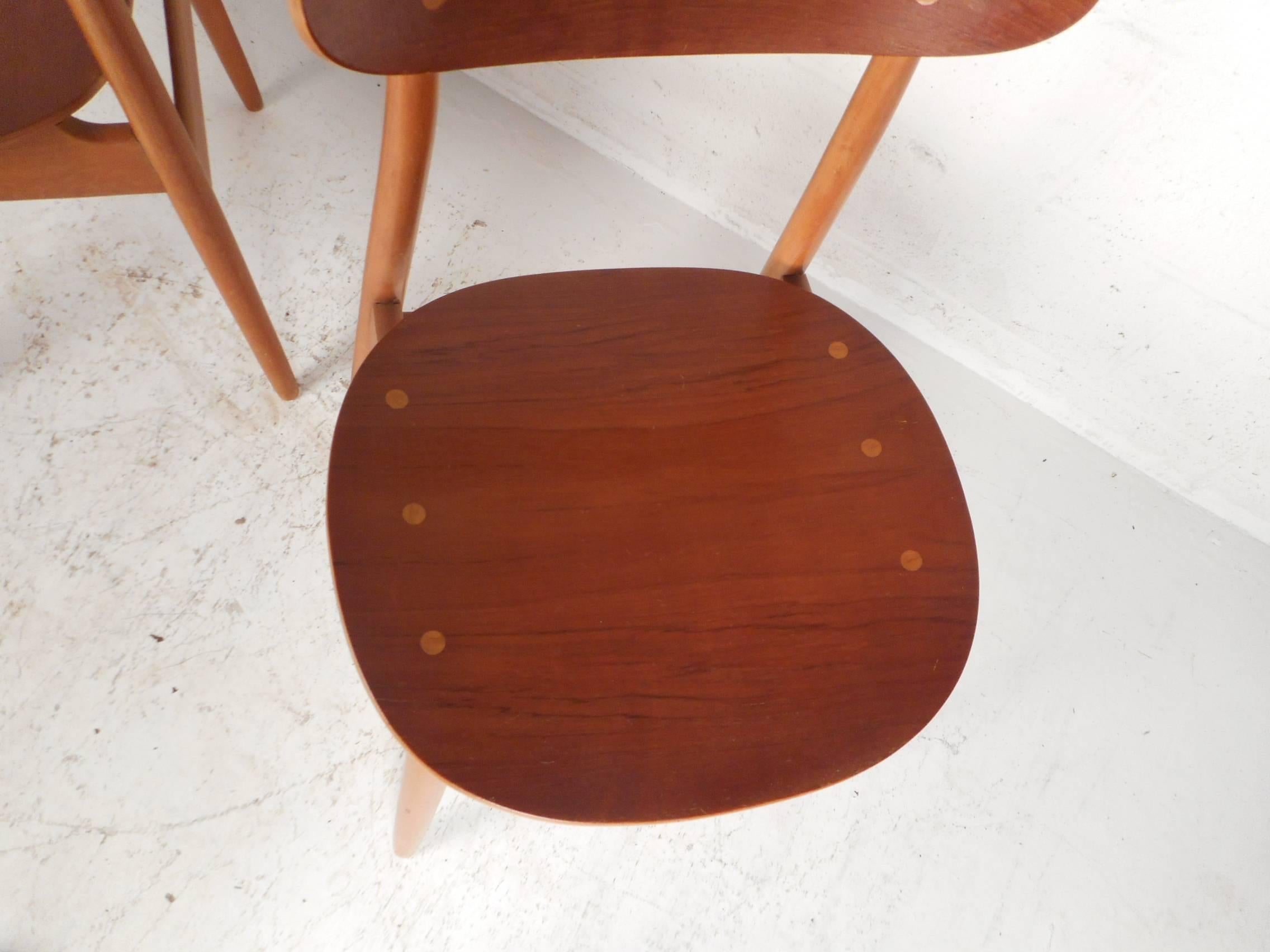 Late 20th Century Pair of Mid-Century Modern Danish Chairs For Sale