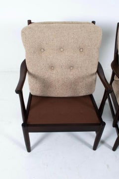 Ein Paar Mid Century Modern Danish Farstrup Lounge Chairs mit Wool Tweed Fabric