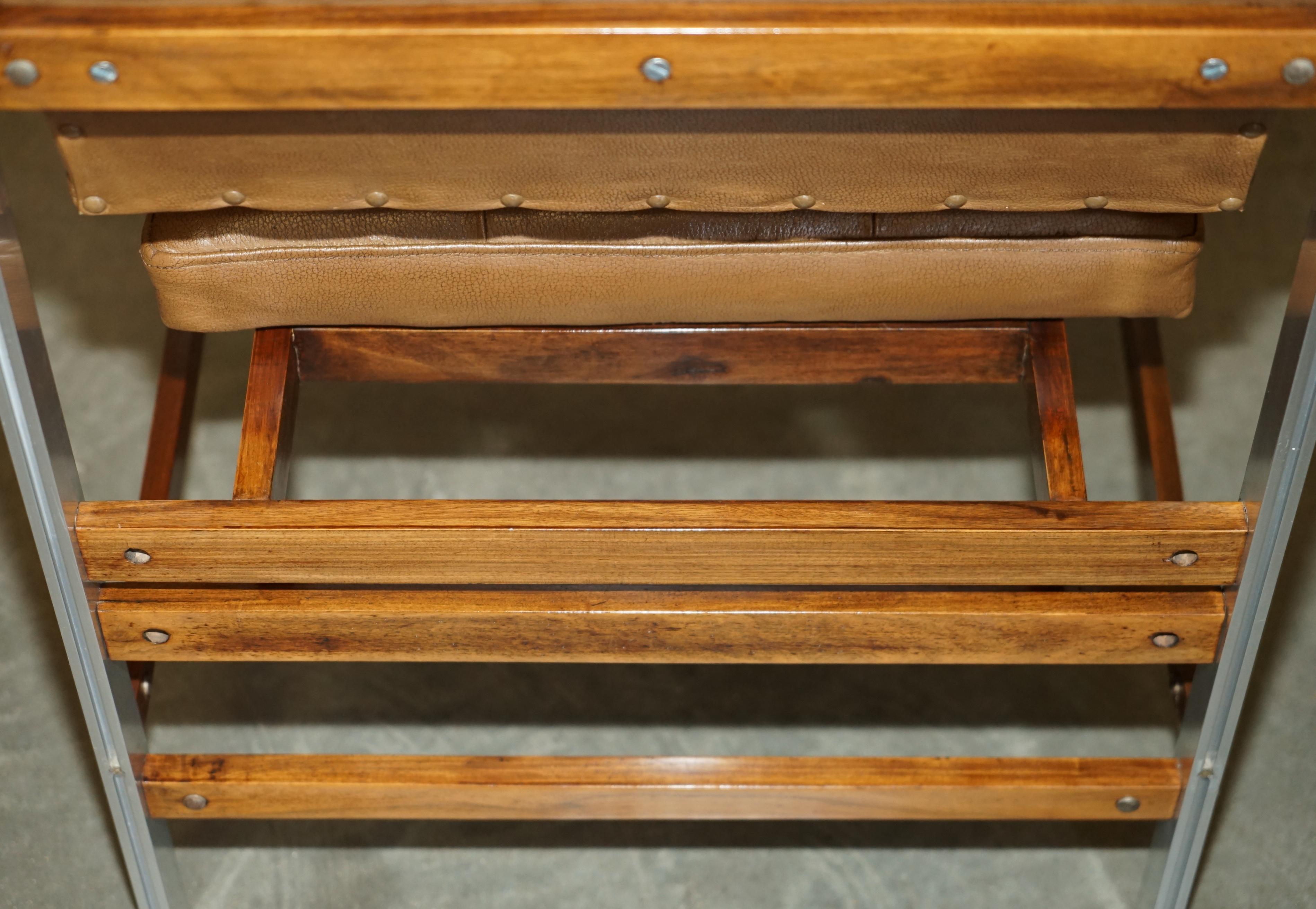 COPPIA DI POLTRONE MODERNE DEL PRIMO SECOLO IN LEGNO DANESE E PELLE MARRONE CROMATA in vendita 5