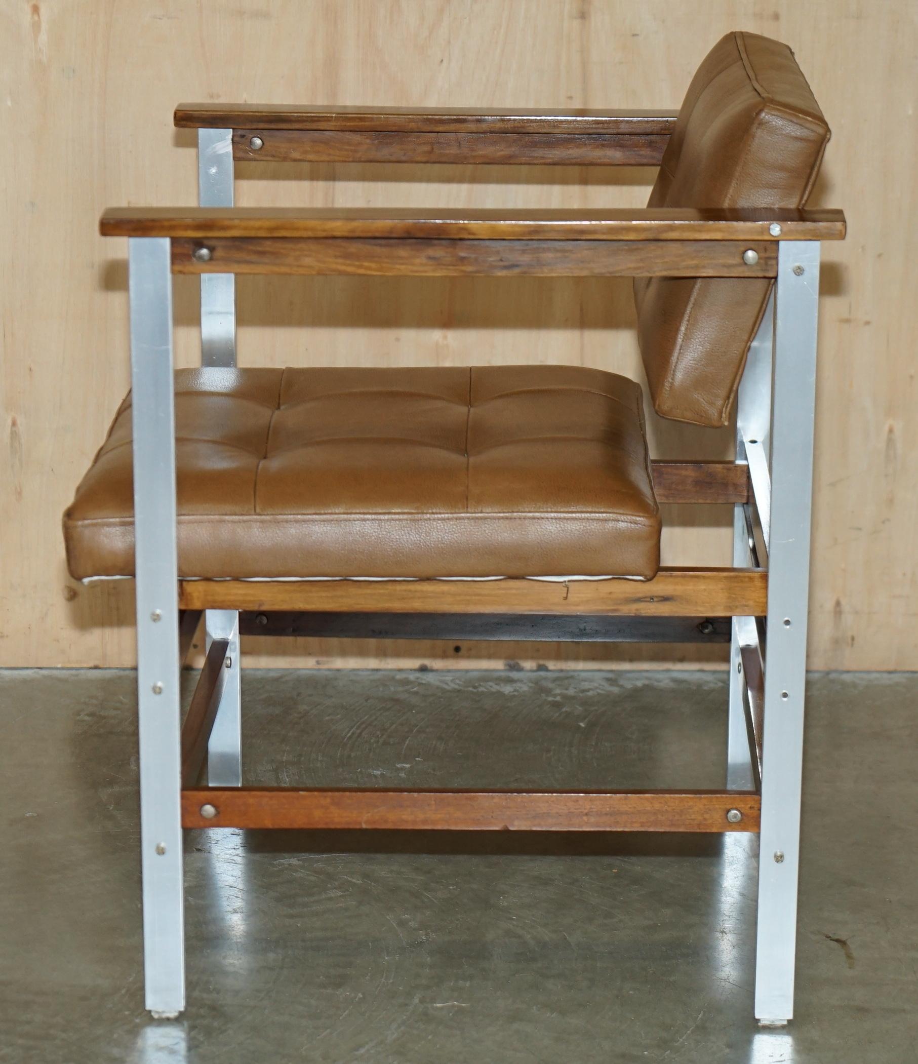 COPPIA DI POLTRONE MODERNE DEL PRIMO SECOLO IN LEGNO DANESE E PELLE MARRONE CROMATA in vendita 6