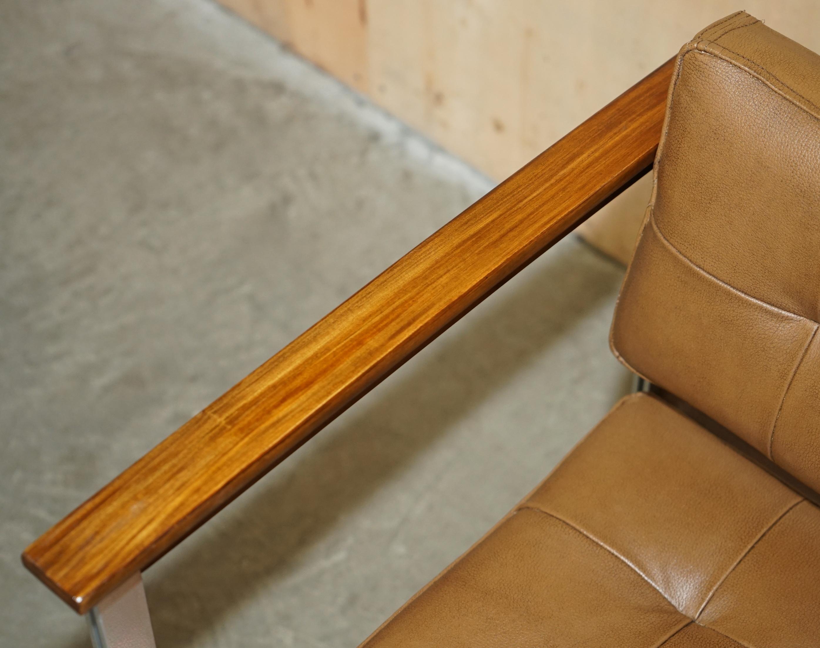 COPPIA DI POLTRONE MODERNE DEL PRIMO SECOLO IN LEGNO DANESE E PELLE MARRONE CROMATA in vendita 12