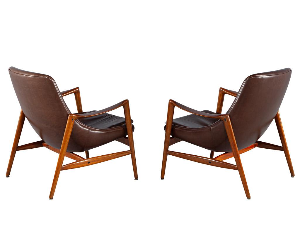 Mid-20th Century Pair of Mid-Century Modern Danish Leather Arm Chairs For Sale