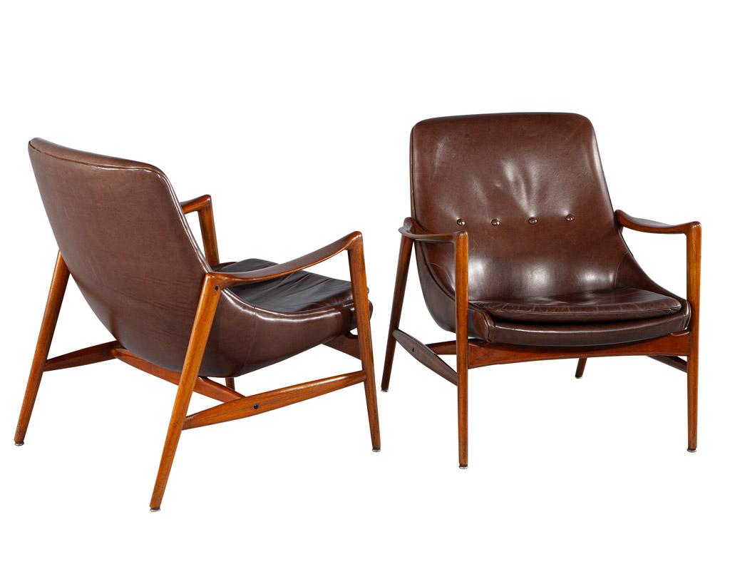 Pair of Mid-Century Modern Danish Leather Arm Chairs For Sale 1