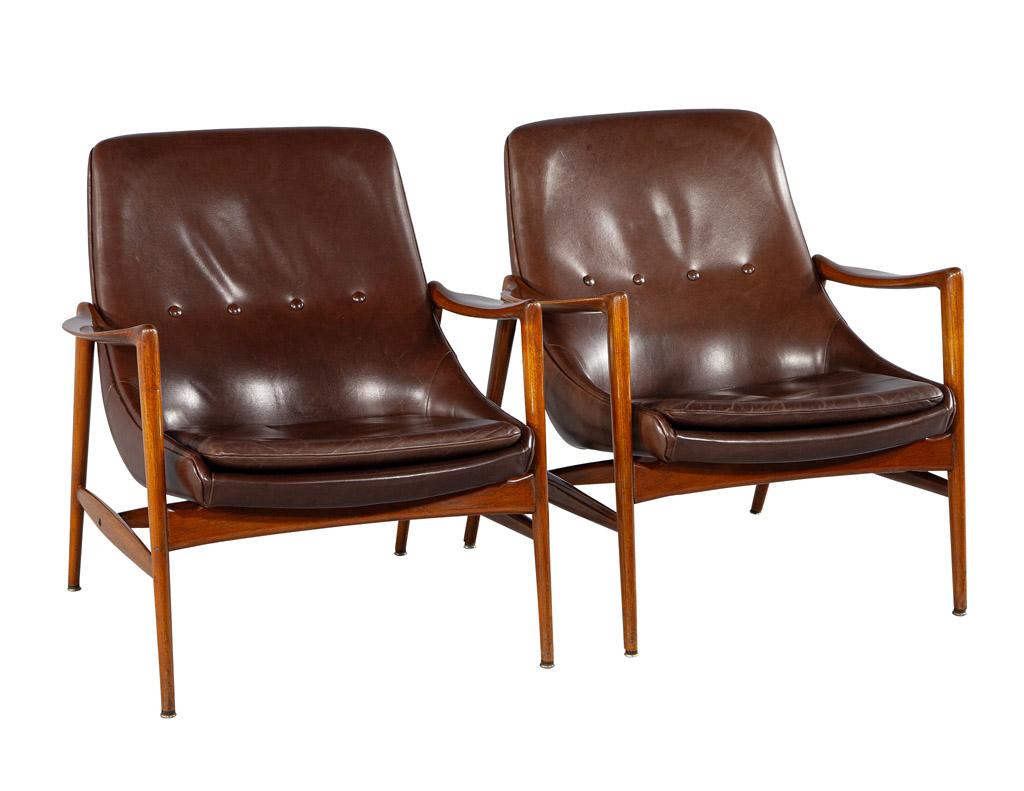 Pair of Mid-Century Modern Danish Leather Arm Chairs For Sale 2